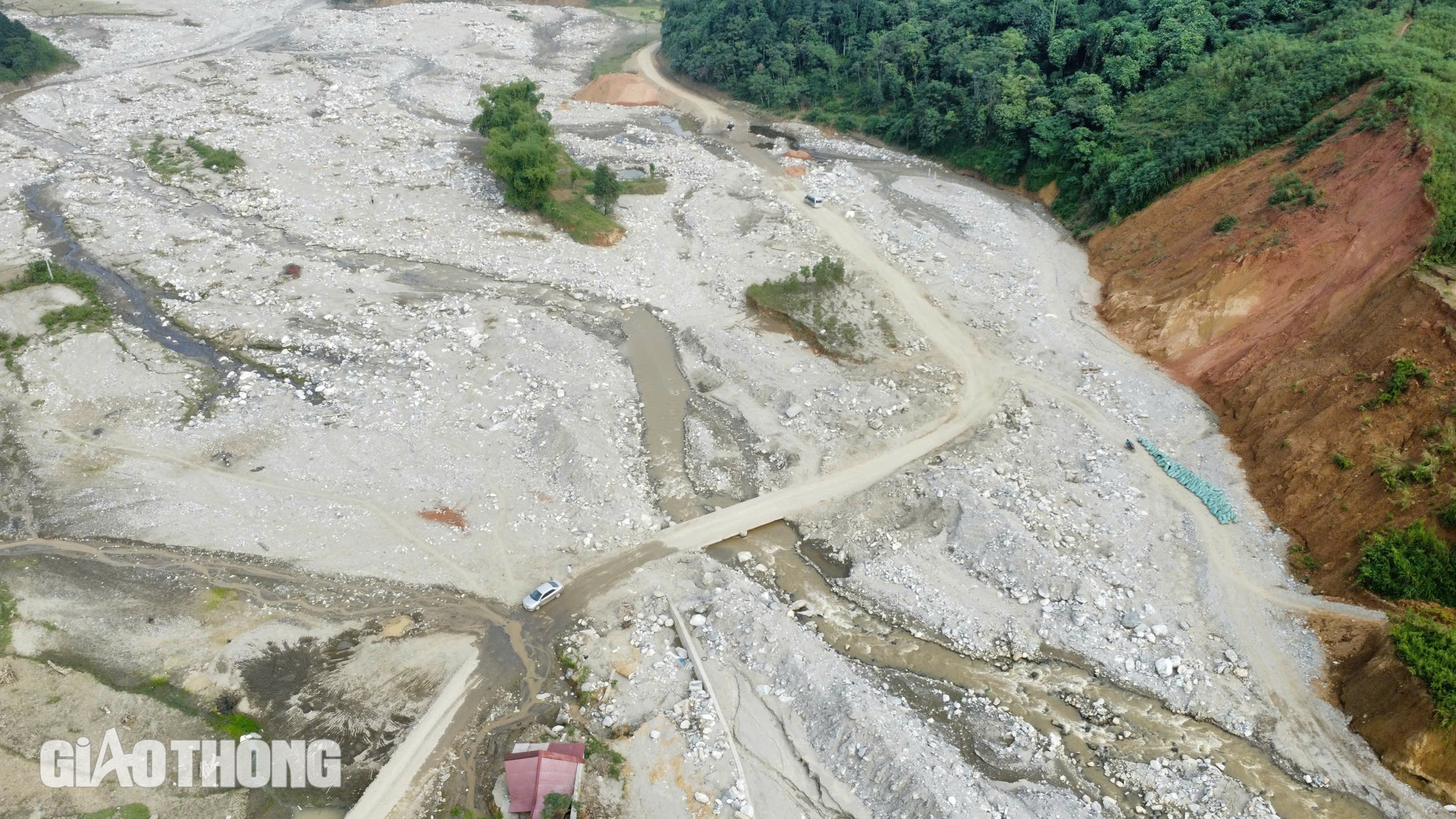 C&aacute;nh đồng 60 h&eacute;c ta chỉ c&ograve;n trơ đ&aacute; sau cơn b&atilde;o số 3- Ảnh 9.