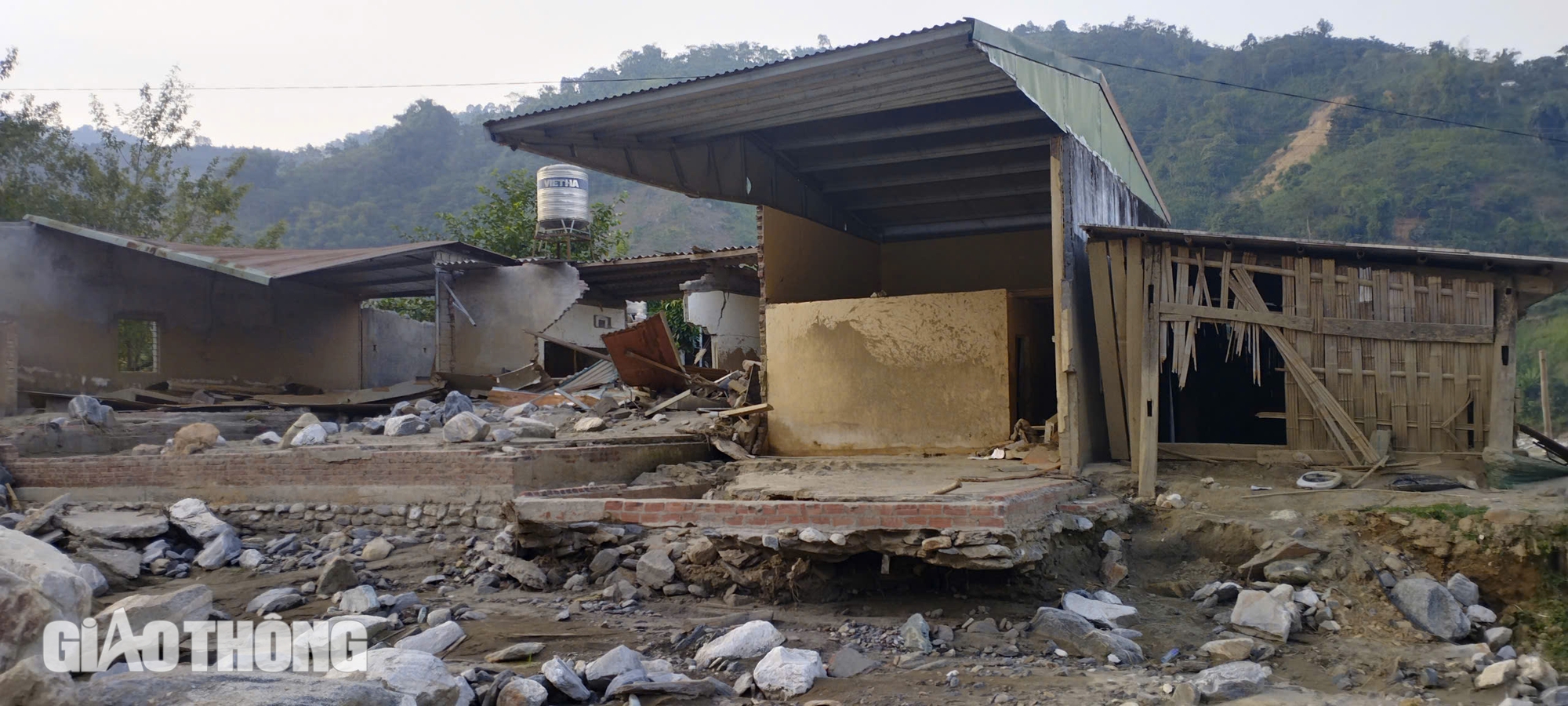 C&aacute;nh đồng 60 h&eacute;c ta chỉ c&ograve;n trơ đ&aacute; sau cơn b&atilde;o số 3- Ảnh 5.