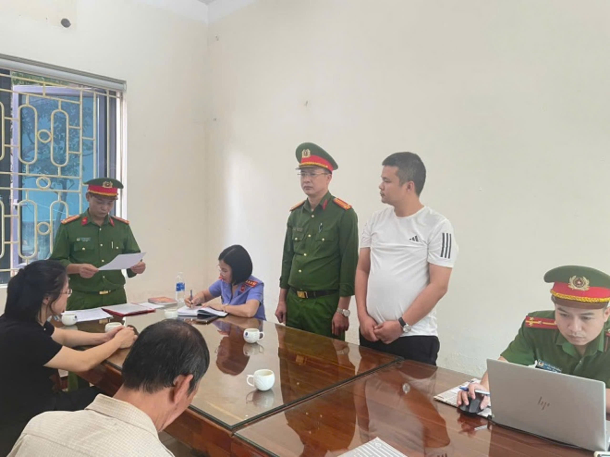 Bắt giám đốc doanh nghiệp ở Hà Giang mua bán hóa đơn khống- Ảnh 1. Bắt giám đốc doanh nghiệp ở Hà Giang mua bán hóa đơn khống- Ảnh 1.