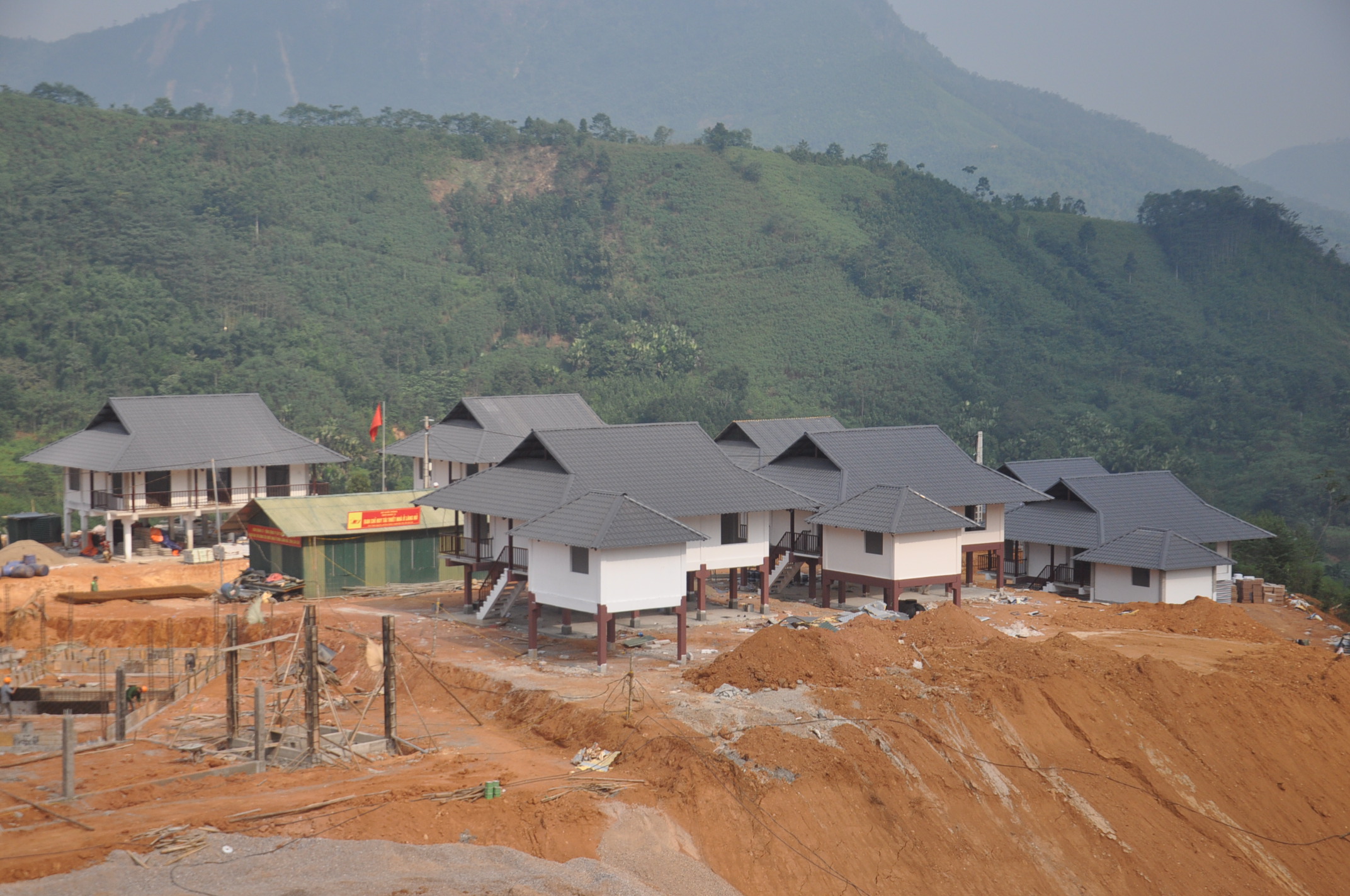 Người d&acirc;n L&agrave;ng Nủ h&aacute;o hức chờ về nh&agrave; mới- Ảnh 1.