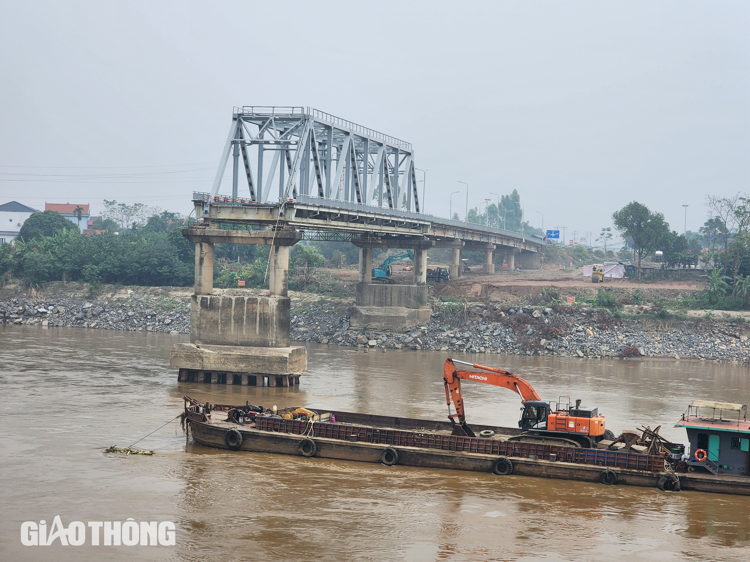 Khảo s&aacute;t địa chất chuẩn bị x&acirc;y cầu Phong Ch&acirc;u mới- Ảnh 2.