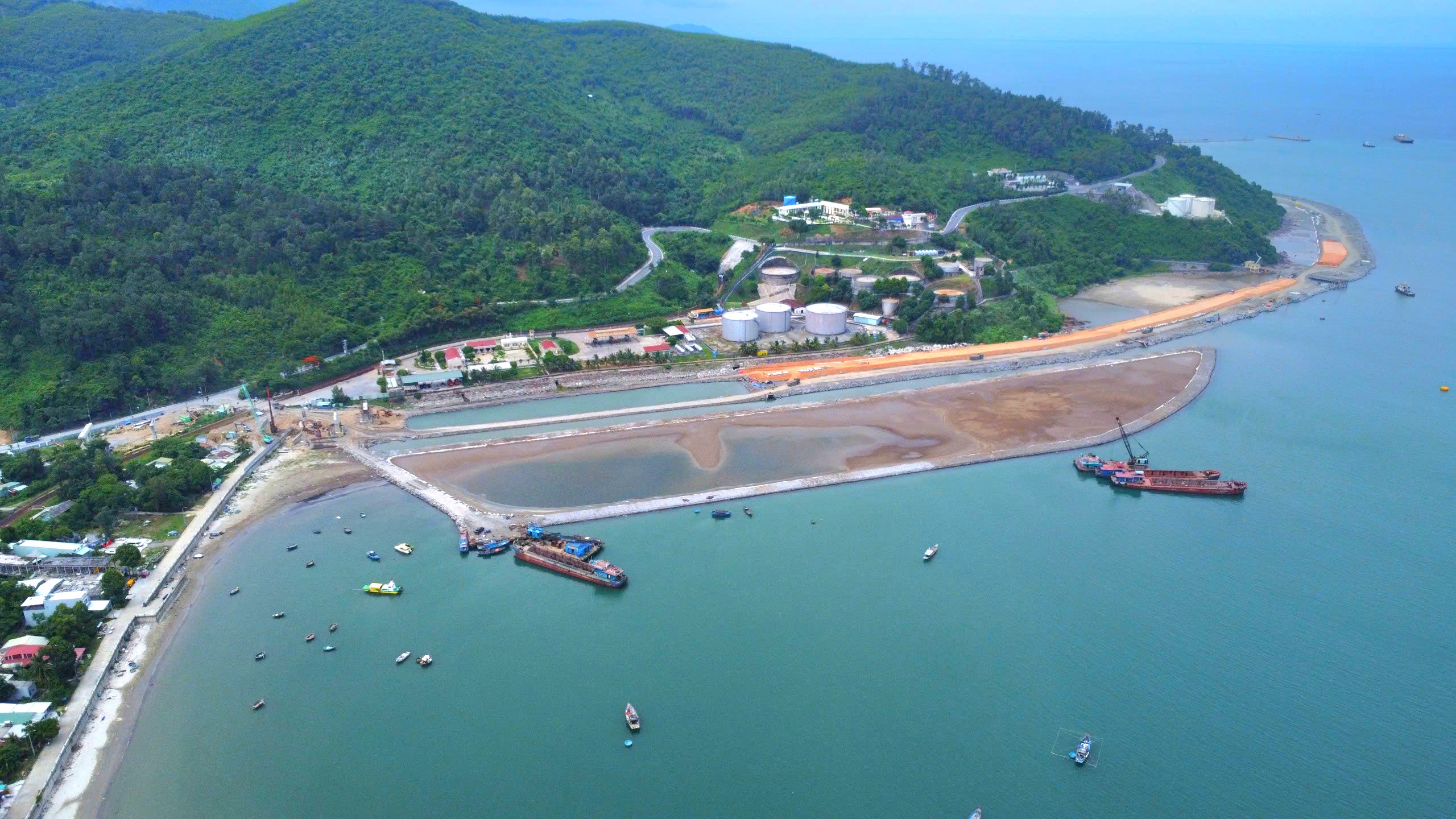 Đầu tư hạ tầng giao th&ocirc;ng, ph&aacute;t triển Khu thương mại tự do Đ&agrave; Nẵng- Ảnh 1.