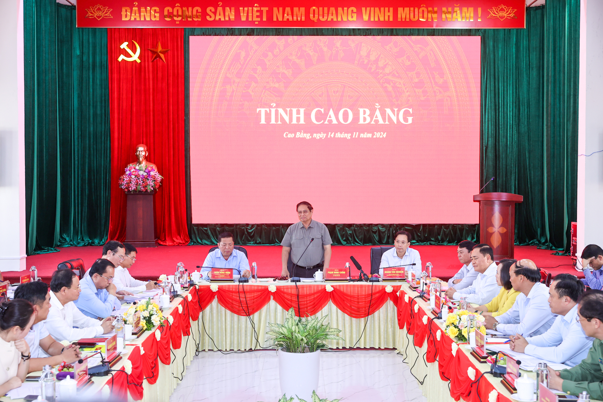 Thủ tướng: Ho&agrave;n th&agrave;nh 2 tuyến cao tốc tại Cao Bằng - Lạng Sơn ngay trong 2025- Ảnh 4.