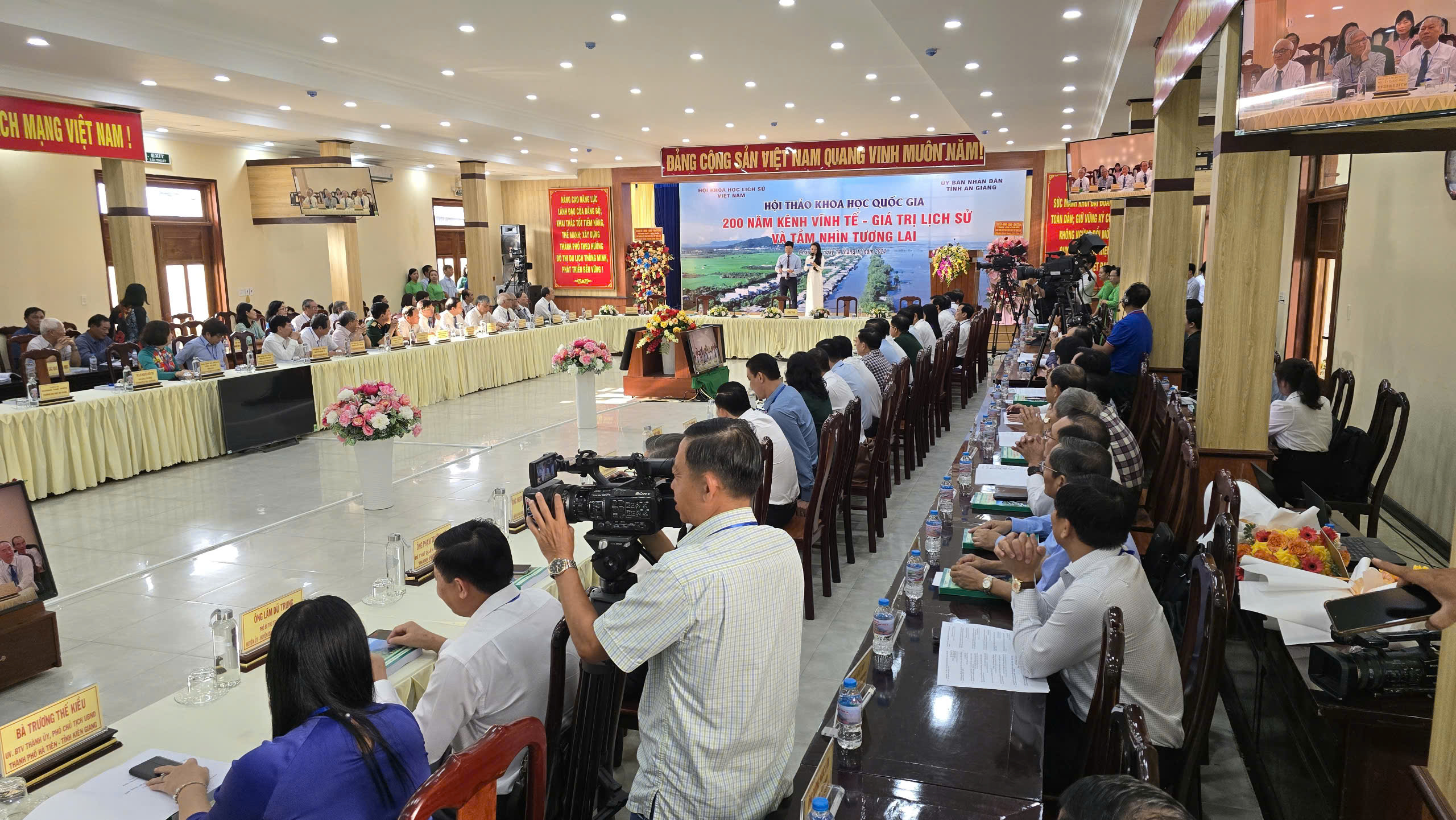 Kênh Vĩnh Tế có vai trò lớn phát triển hạ tầng giao thông thuỷ vùng Tứ giác Long Xuyên - Ảnh 1. Kênh Vĩnh Tế có vai trò lớn phát triển hạ tầng giao thông thuỷ vùng Tứ giác Long Xuyên - Ảnh 1.