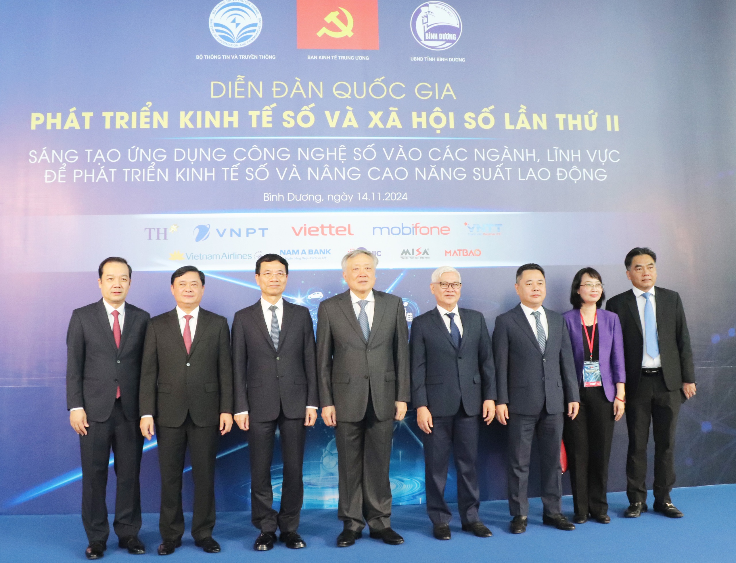 Ph&oacute; thủ tướng: Chuyển đổi số phải lấy người d&acirc;n, doanh nghiệp l&agrave; trung t&acirc;m- Ảnh 4.
