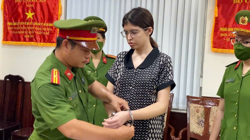 Người mẫu An T&acirc;y, ca sĩ Chi D&acirc;n, "c&ocirc; ti&ecirc;n" Tr&uacute;c Phương bị bắt v&igrave; li&ecirc;n quan ma t&uacute;y- Ảnh 1.