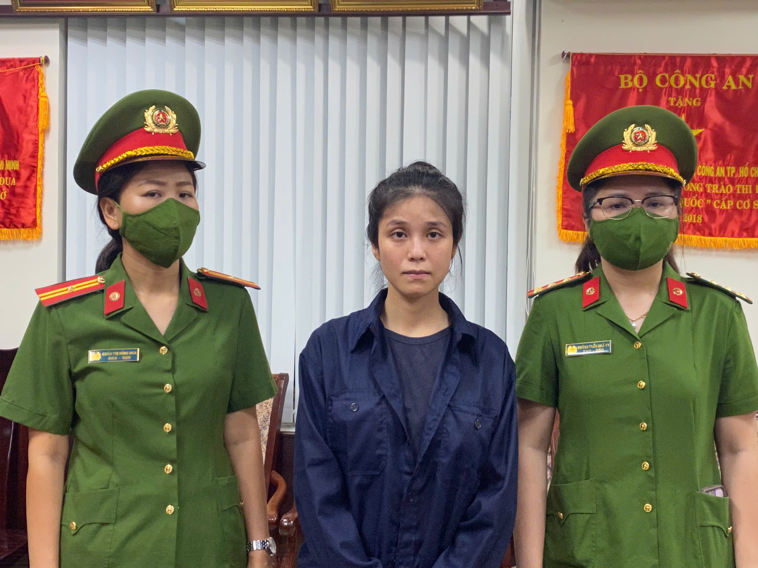 Người mẫu An T&acirc;y, ca sĩ Chi D&acirc;n, "c&ocirc; ti&ecirc;n" Tr&uacute;c Phương bị bắt v&igrave; li&ecirc;n quan ma t&uacute;y- Ảnh 3.