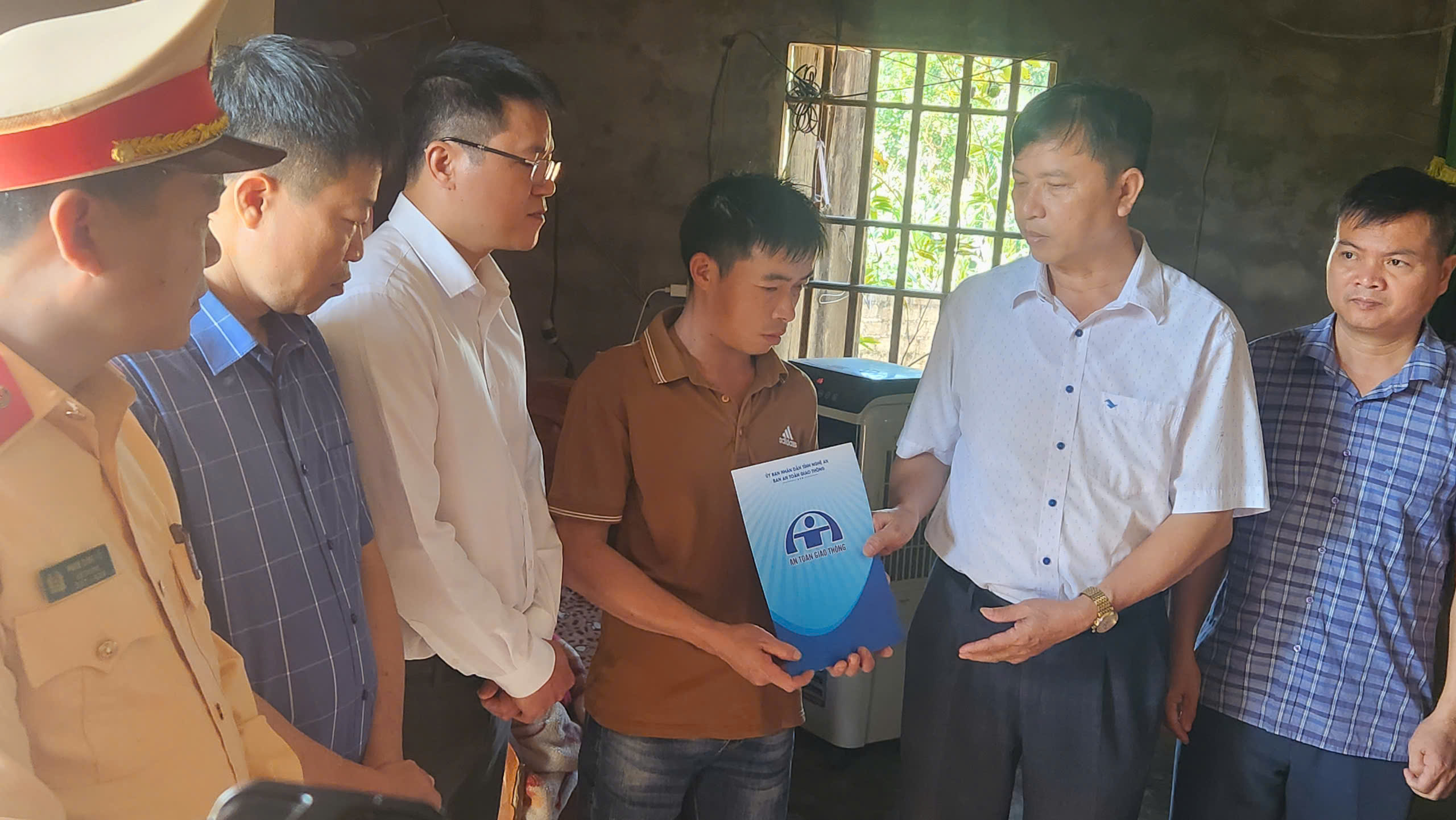 &Aacute;m ảnh chuỗi ng&agrave;y bi kịch k&eacute;o d&agrave;i sau mỗi vụ tai nạn giao th&ocirc;ng- Ảnh 3.