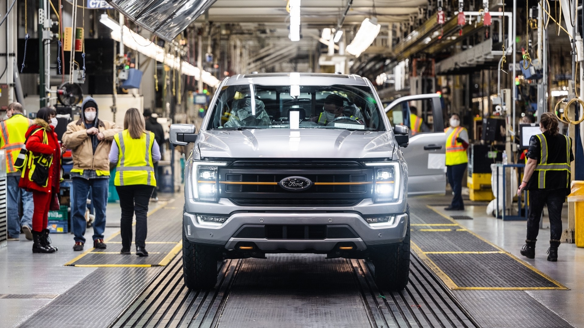 &Ocirc;ng Trump sắp cắt giảm thuế xe điện: Tesla hưởng lợi, 3 h&atilde;ng xe lớn lo sốt v&oacute;- Ảnh 3.