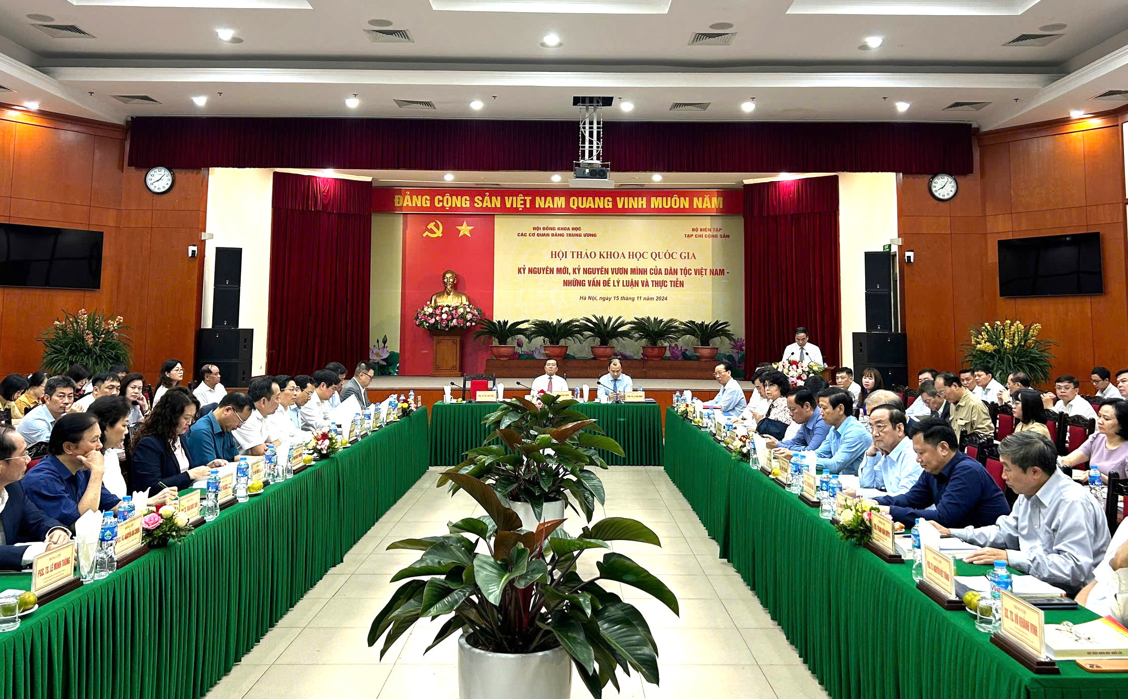 Việt Nam bước v&agrave;o kỷ nguy&ecirc;n ph&aacute;t triển bứt ph&aacute; l&agrave; ph&ugrave; hợp với quy luật kh&aacute;ch quan- Ảnh 2.