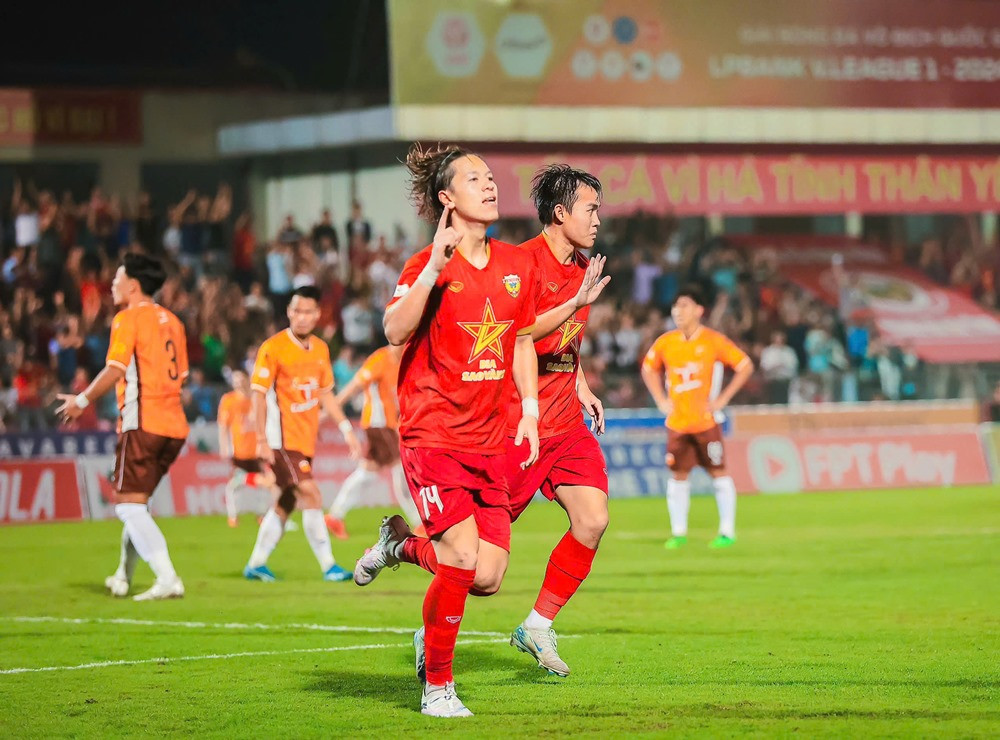 V-League: Sao Việt kiều tỏa s&aacute;ng, H&agrave; Tĩnh thắng kịch t&iacute;nh HAGL- Ảnh 1.