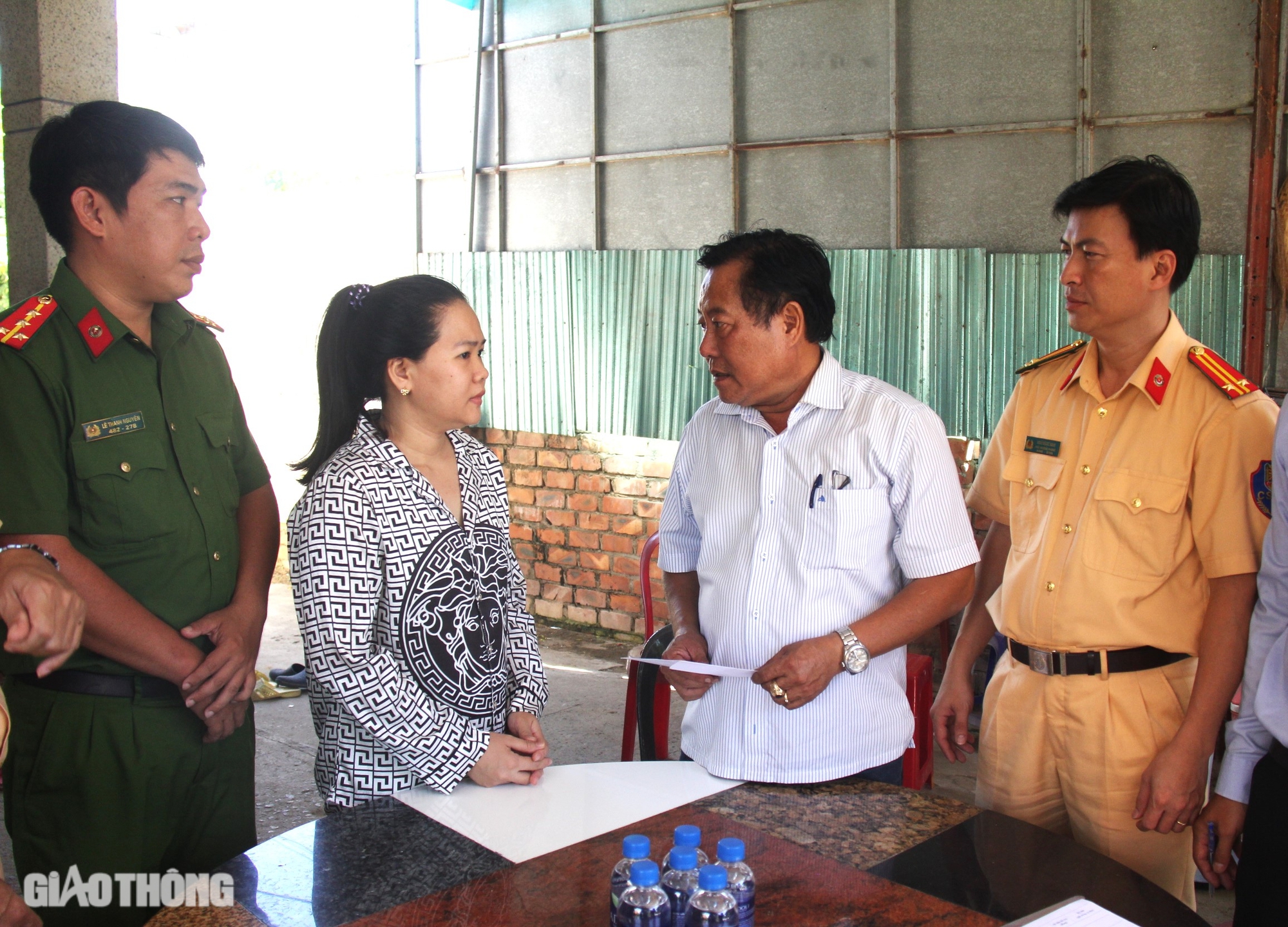 Thăm hỏi, chia sẻ nỗi đau với c&aacute;c gia đ&igrave;nh c&oacute; nạn nh&acirc;n tử vong v&igrave; TNGT ở Ninh Thuận- Ảnh 2.