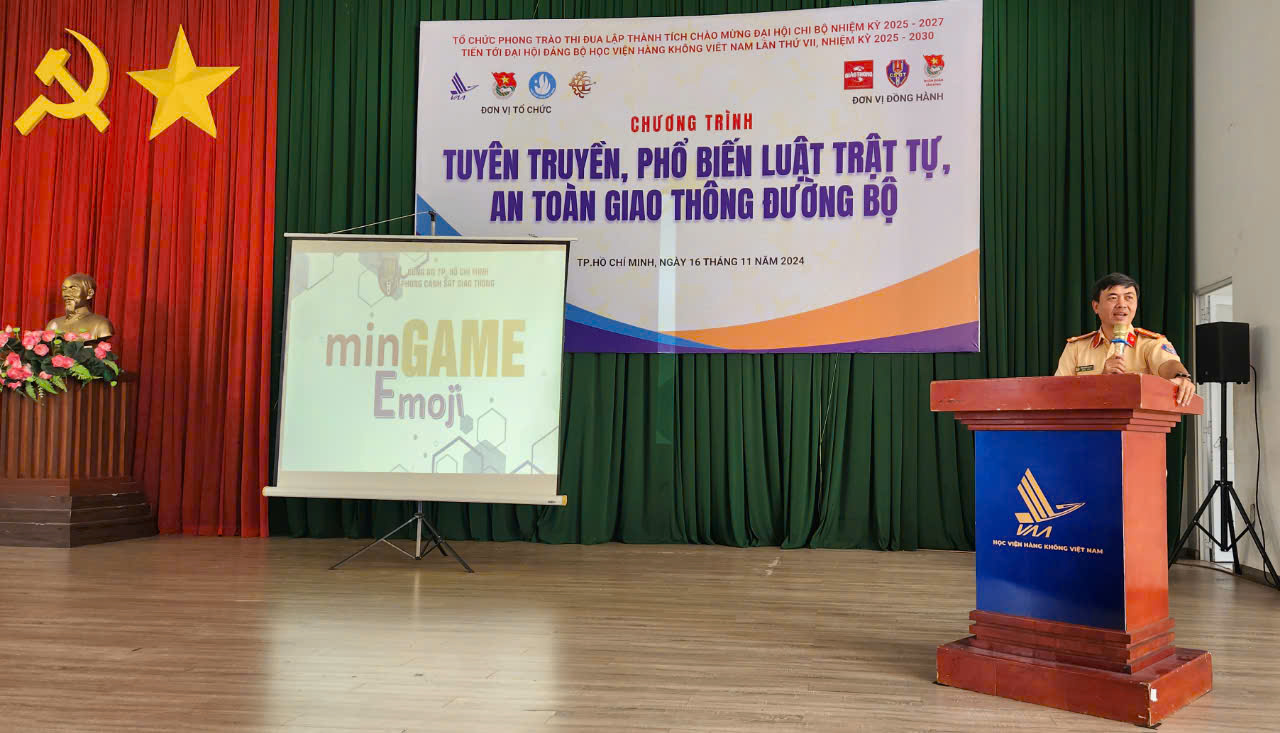Sinh vi&ecirc;n Học viện H&agrave;ng kh&ocirc;ng Việt Nam s&ocirc;i nổi t&igrave;m hiểu Luật Trật tự, ATGT đường bộ- Ảnh 4.