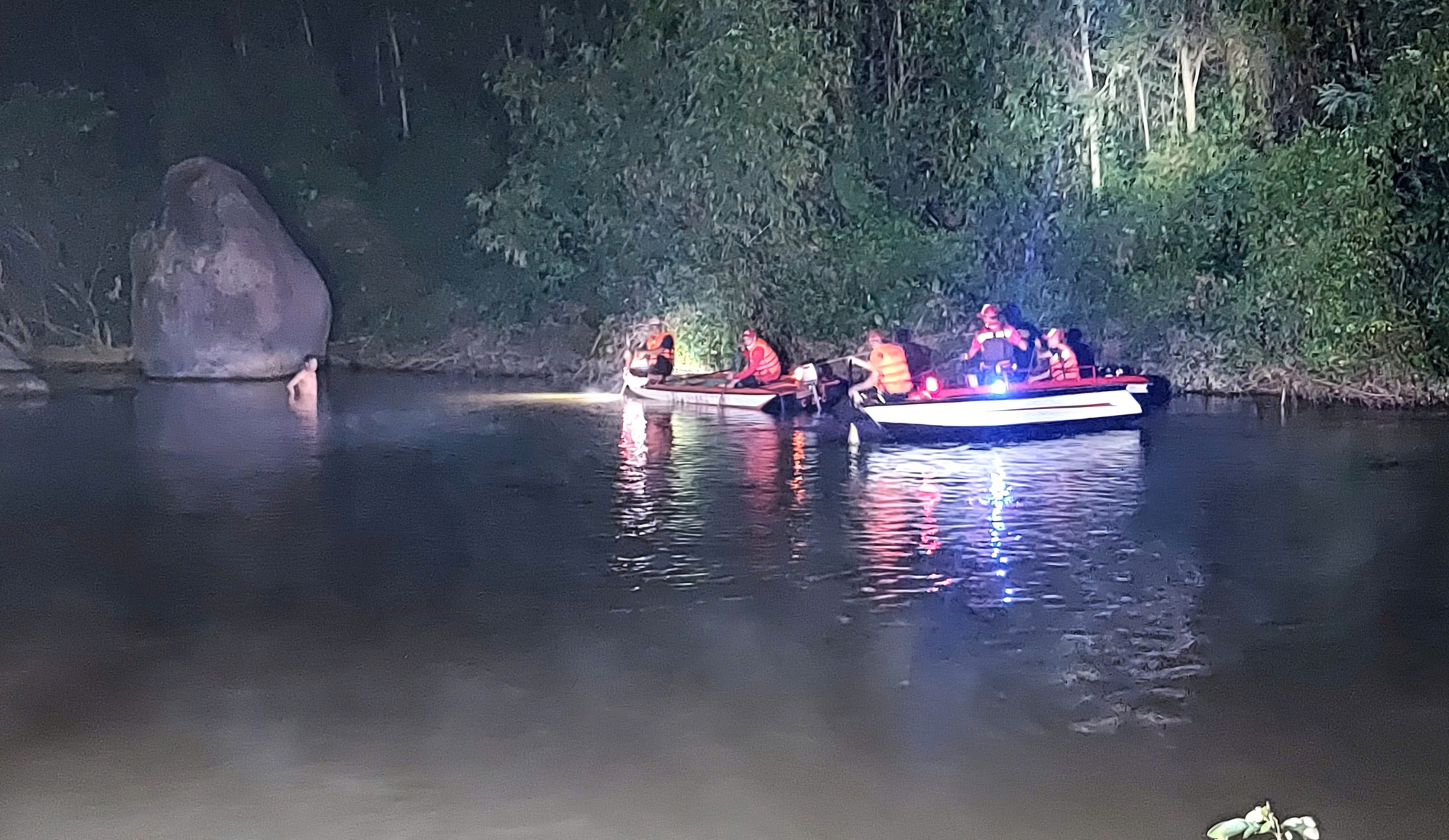 Quảng Nam: 2 học sinh mất t&iacute;ch khi tắm s&ocirc;ng- Ảnh 1.