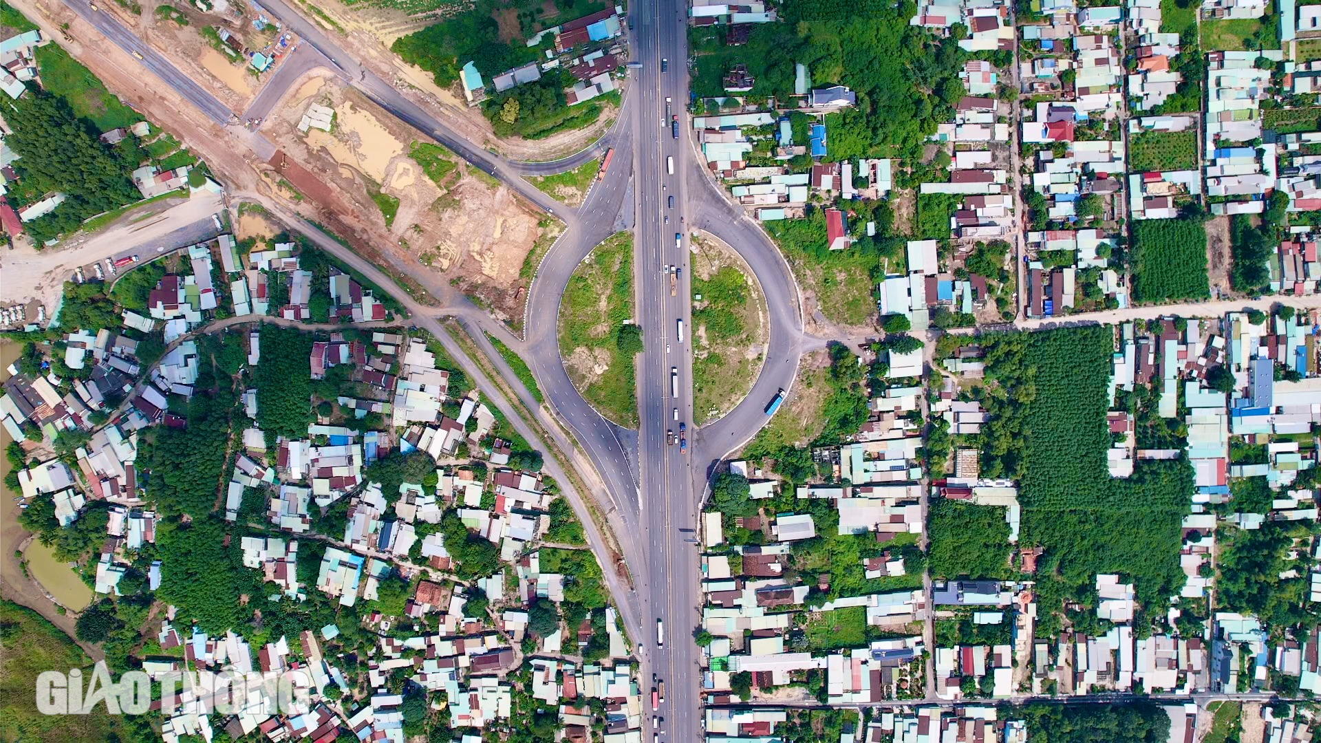 Tháng 12 khởi công thêm cầu vượt ở nút giao cao tốc Bến Lức - Long Thành- Ảnh 1. Tháng 12 khởi công thêm cầu vượt ở nút giao cao tốc Bến Lức - Long Thành- Ảnh 1.