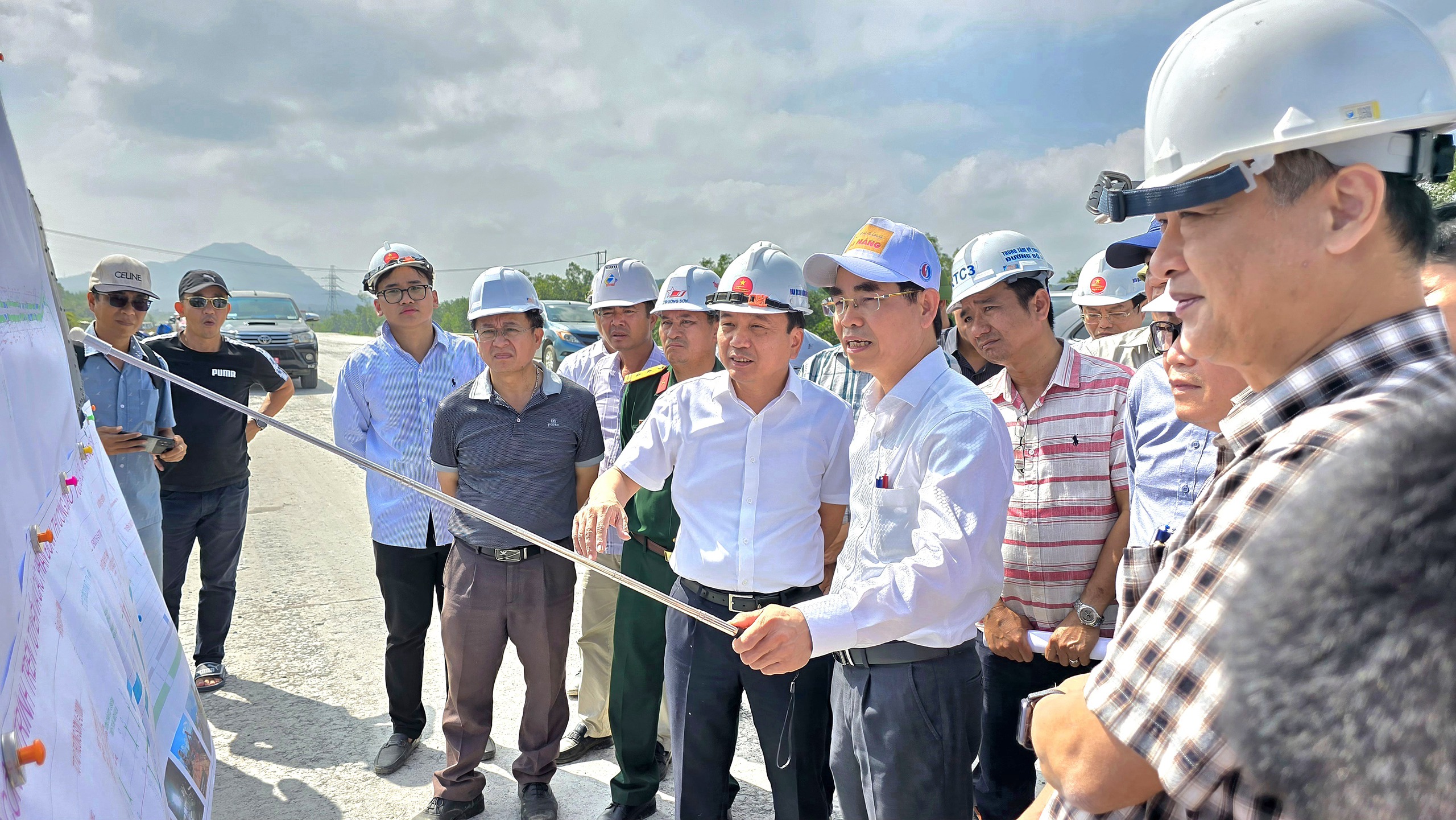 Y&ecirc;u cầu chủ đầu tư chấn chỉnh nh&agrave; thầu cao tốc Ho&agrave; Li&ecirc;n - Tu&yacute; Loan- Ảnh 1.