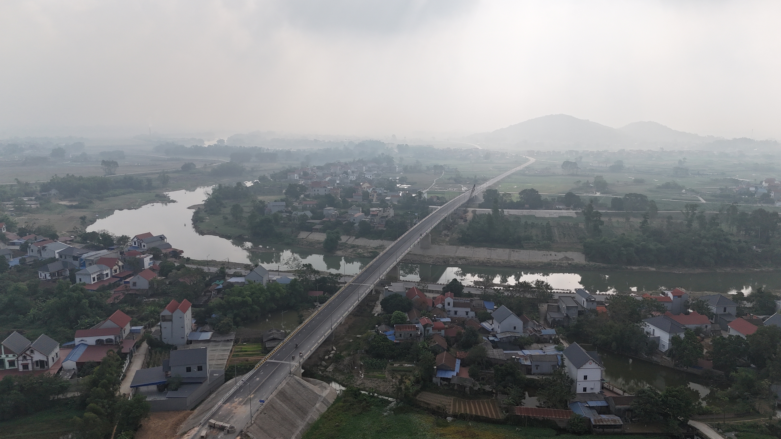 Đường li&ecirc;n kết v&ugrave;ng, nối Bắc Giang với Th&aacute;i Nguy&ecirc;n v&agrave; Vĩnh Ph&uacute;c sắp ho&agrave;n th&agrave;nh- Ảnh 5.