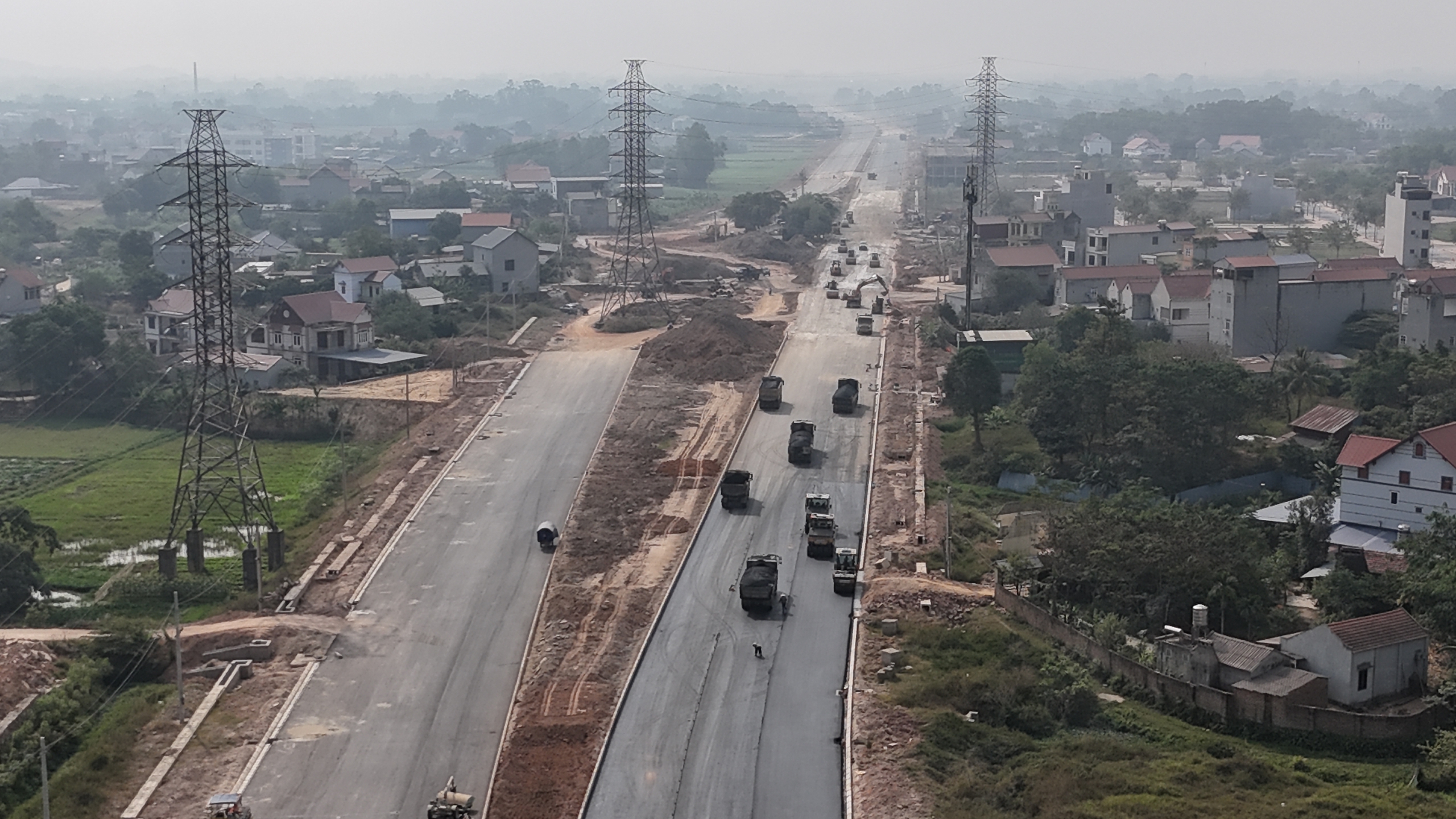 Đường li&ecirc;n kết v&ugrave;ng, nối Bắc Giang với Th&aacute;i Nguy&ecirc;n v&agrave; Vĩnh Ph&uacute;c sắp ho&agrave;n th&agrave;nh- Ảnh 7.