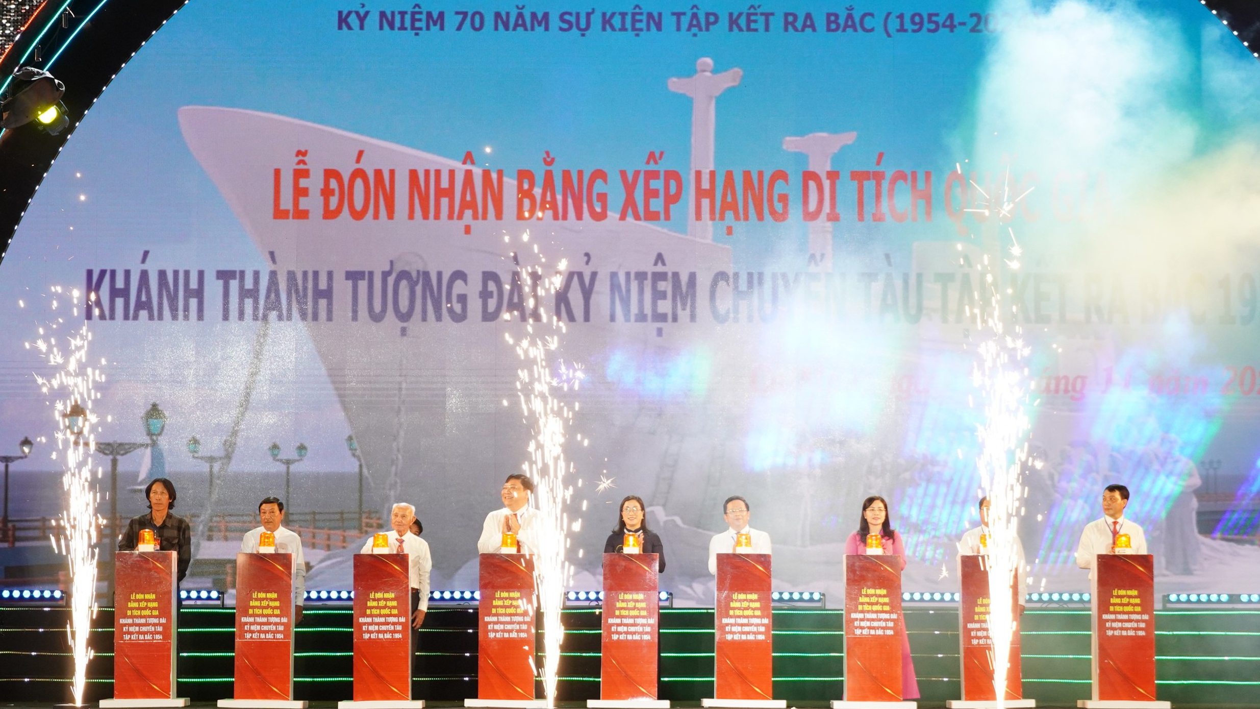 Kh&aacute;nh th&agrave;nh cụm tượng đ&agrave;i kỷ niệm tập kết ra Bắc cuối năm 1954 tại C&agrave; Mau- Ảnh 2.