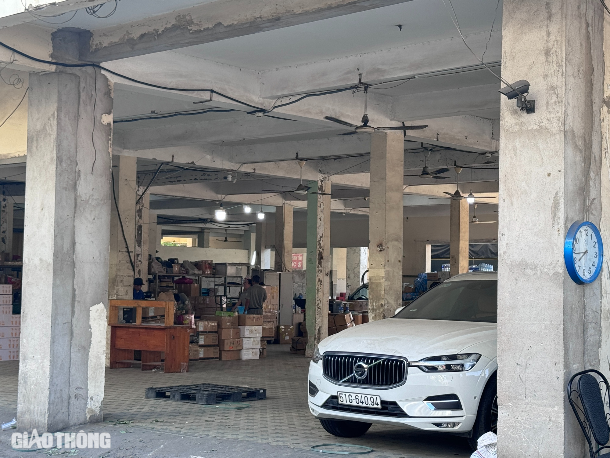 Cận cảnh th&aacute;o dỡ c&ocirc;ng tr&igrave;nh tr&ecirc;n khu đất v&agrave;ng 419 L&ecirc; Hồng Phong, TP.HCM- Ảnh 10.