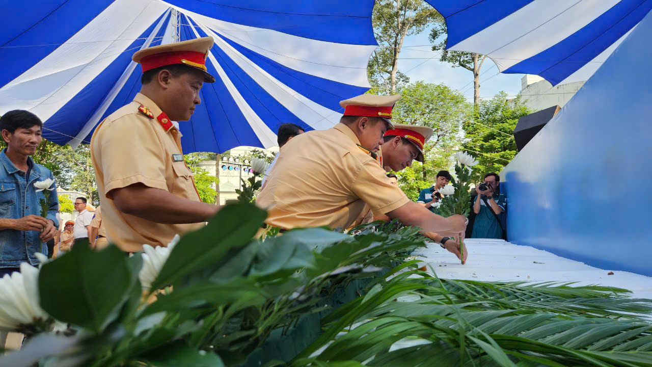 H&atilde;y đi chậm lại v&igrave; tương lai trẻ thơ- Ảnh 5.