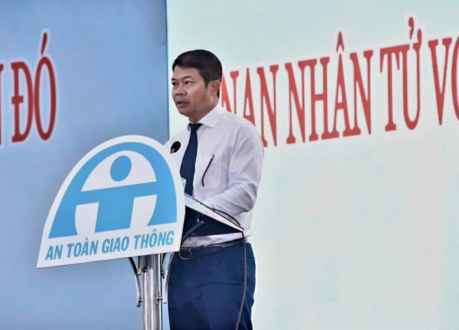 H&atilde;y đi chậm lại v&igrave; tương lai trẻ thơ- Ảnh 1.