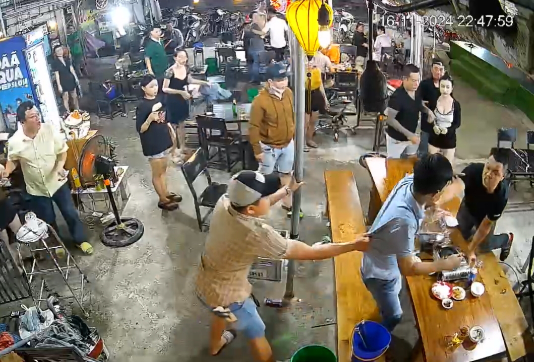 Bất ngờ nguy&ecirc;n nh&acirc;n vụ người đ&agrave;n &ocirc;ng bị đ&acirc;m chết trong qu&aacute;n ăn ở TP.HCM- Ảnh 1.