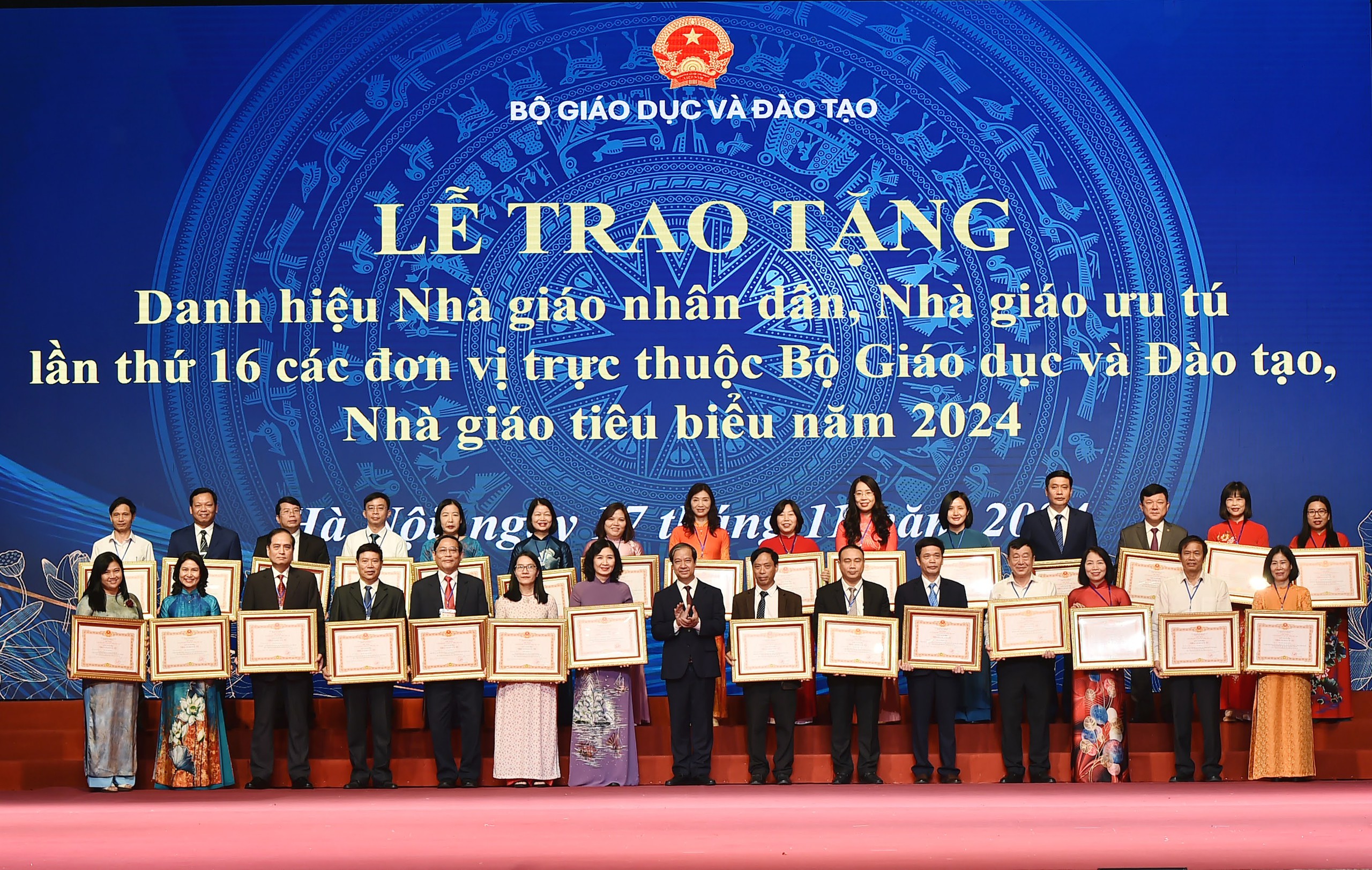T&ocirc;n vinh 337 nh&agrave; gi&aacute;o ti&ecirc;u biểu năm 2024- Ảnh 1.