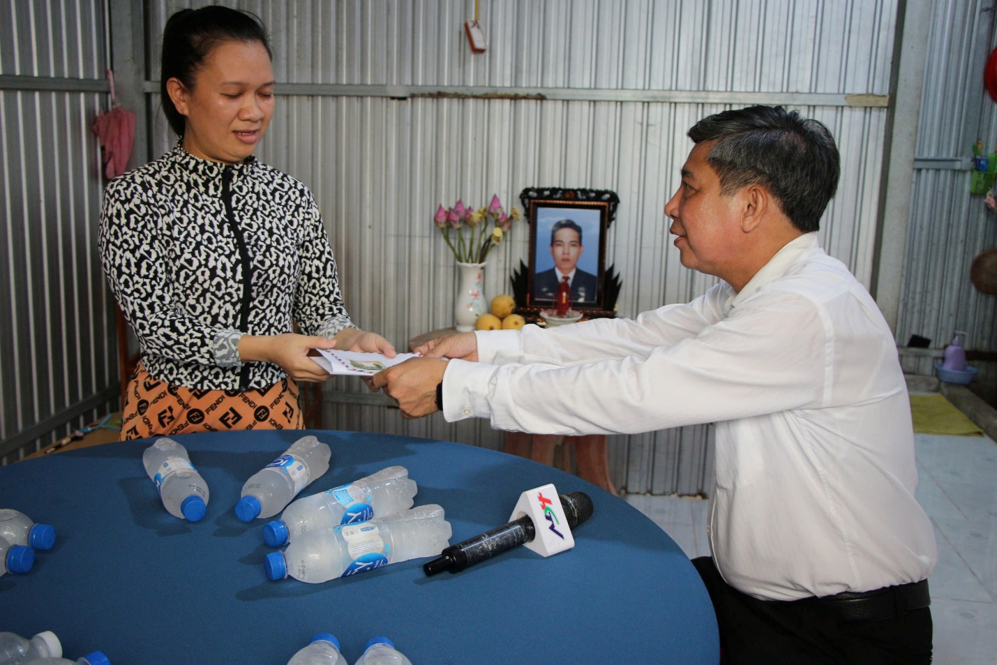 Hậu Giang: Tổ chức thăm hỏi 96 gia đ&igrave;nh nạn nh&acirc;n tai nạn giao th&ocirc;ng- Ảnh 1.