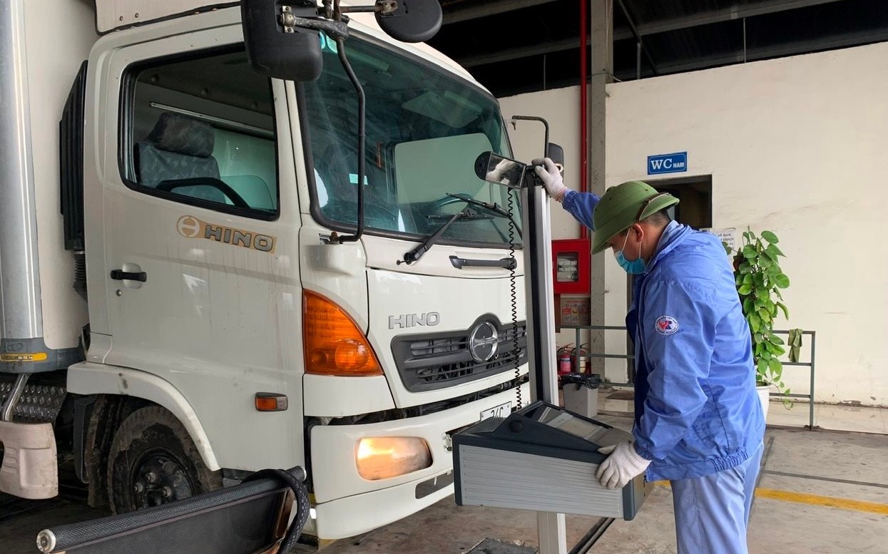 Bí kíp Hải Dương chống ùn tắc đăng kiểm dịp cuối năm- Ảnh 1. Bí kíp Hải Dương chống ùn tắc đăng kiểm dịp cuối năm- Ảnh 1.