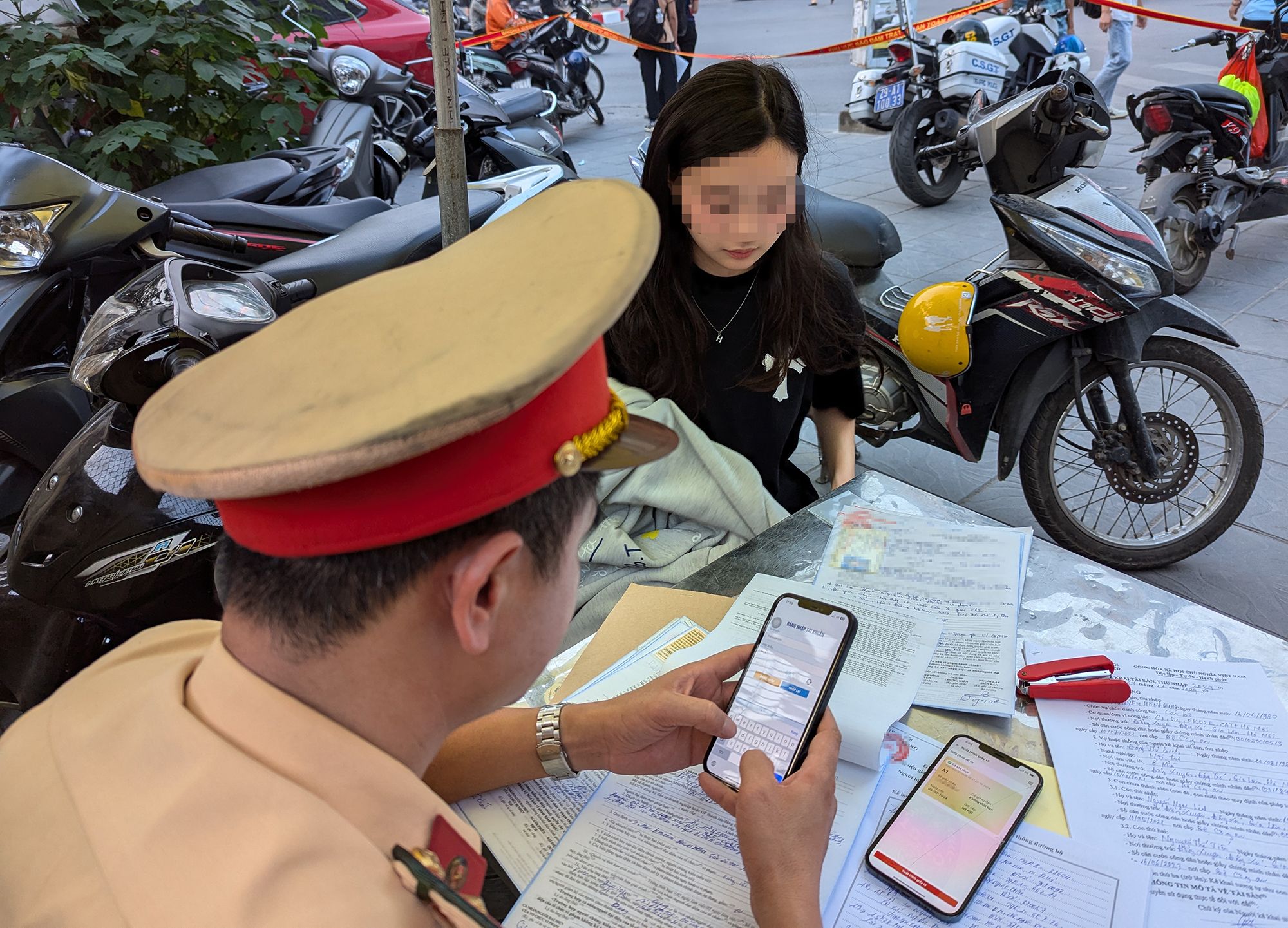 Người vi phạm giao th&ocirc;ng dần quen xử phạt qua VneID- Ảnh 1.