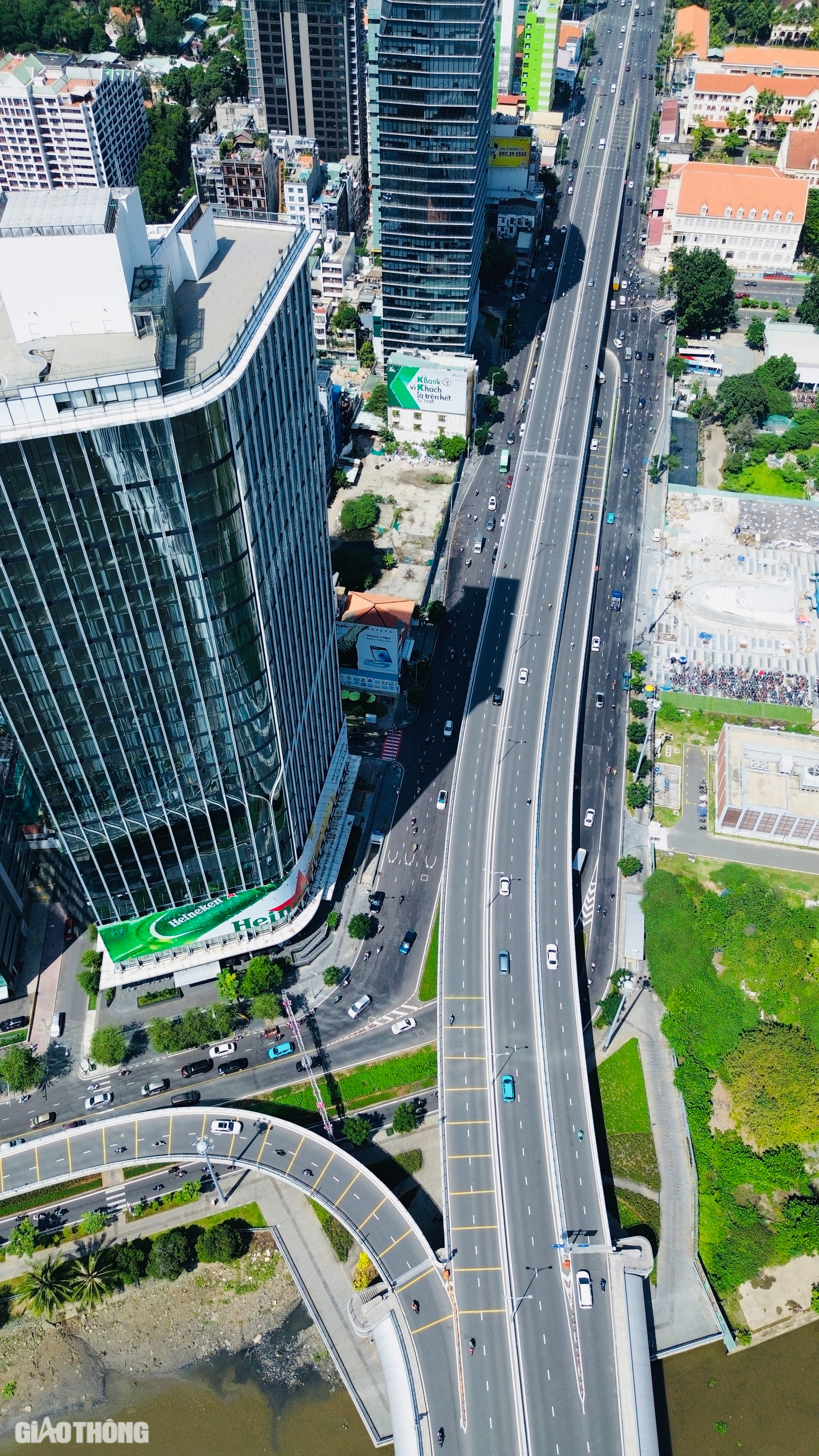 Cận cảnh c&aacute;c nh&agrave; ga metro số 1- Ảnh 15.