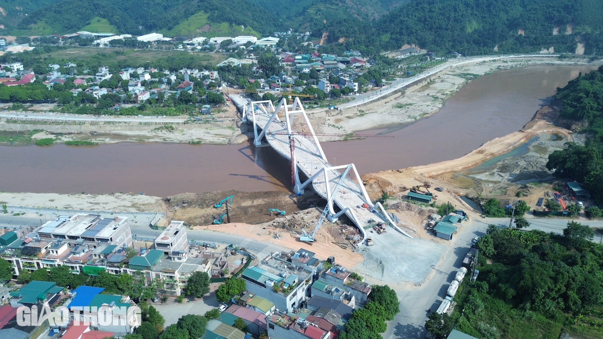 Cận cảnh cầu Phú Thịnh ở Lào Cai sắp về đích- Ảnh 4. Cận cảnh cầu Phú Thịnh ở Lào Cai sắp về đích- Ảnh 4.