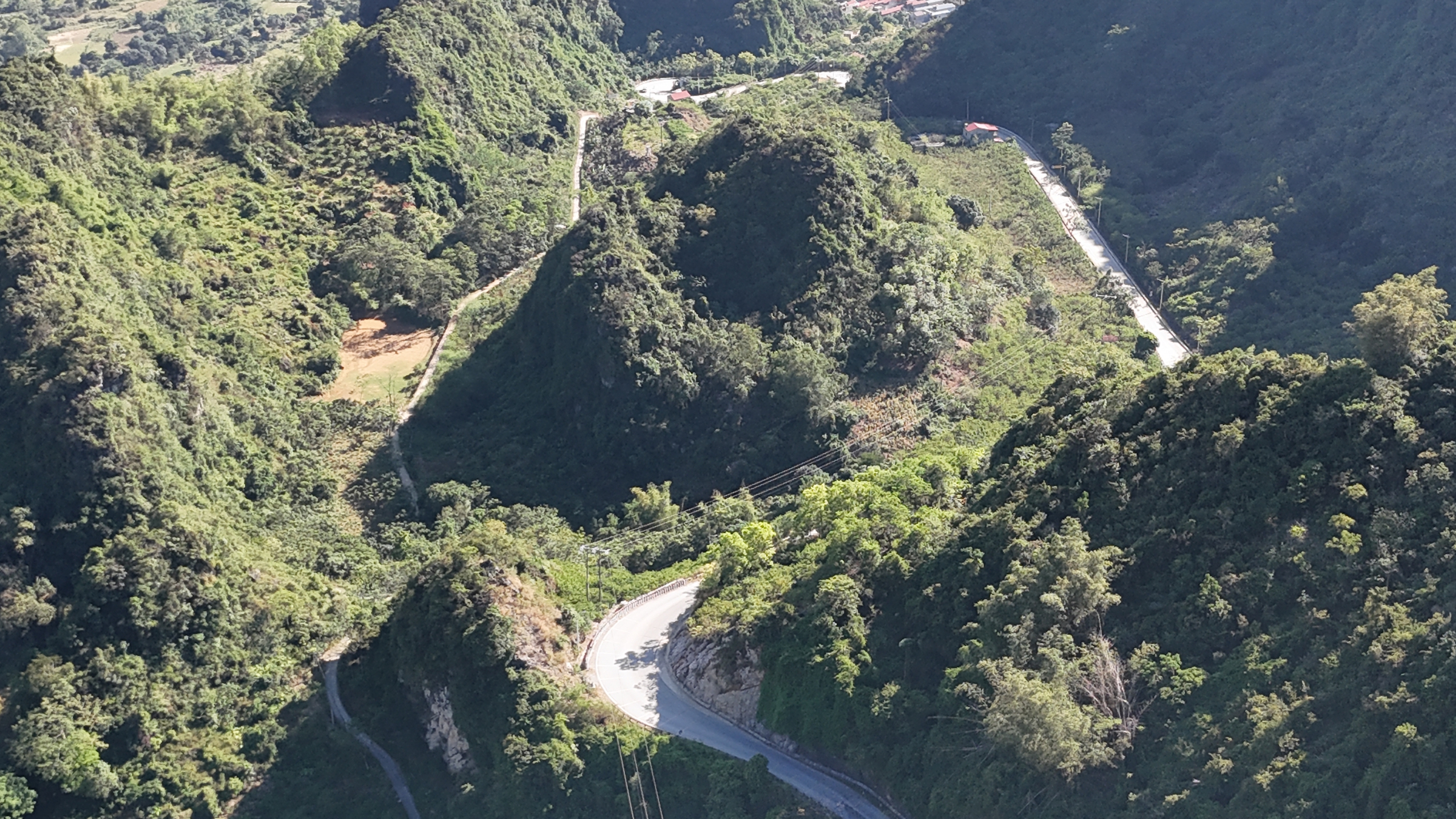 Hệ thống ATGT gi&uacute;p k&eacute;o giảm TNGT tại đ&egrave;o B&eacute;n ở Lạng Sơn- Ảnh 9.