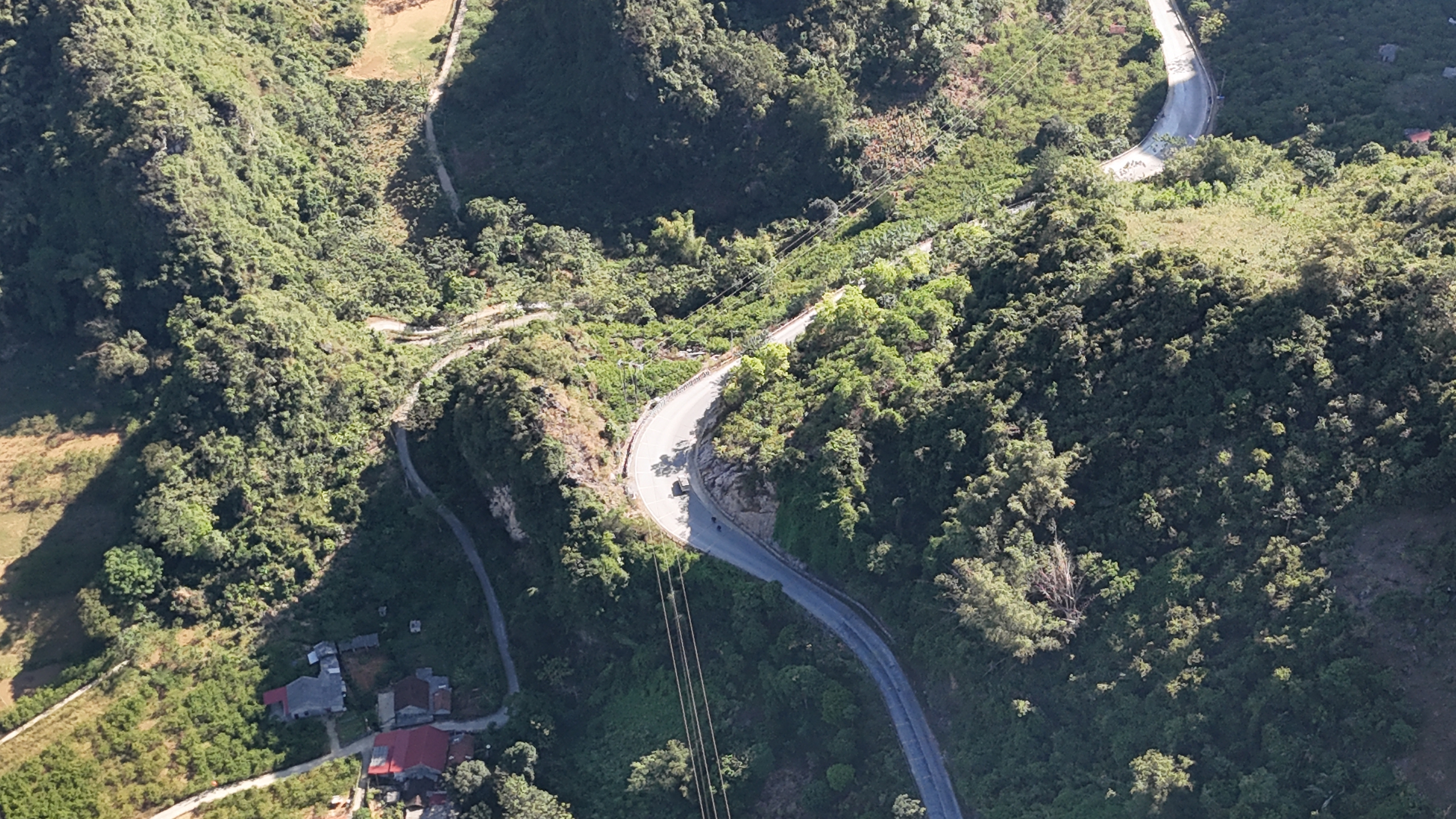 Hệ thống ATGT gi&uacute;p k&eacute;o giảm TNGT tại đ&egrave;o B&eacute;n ở Lạng Sơn- Ảnh 8.