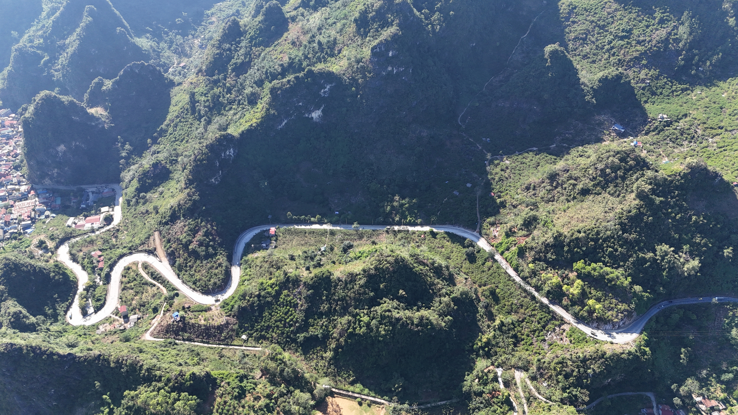 Hệ thống ATGT gi&uacute;p k&eacute;o giảm TNGT tại đ&egrave;o B&eacute;n ở Lạng Sơn- Ảnh 4.