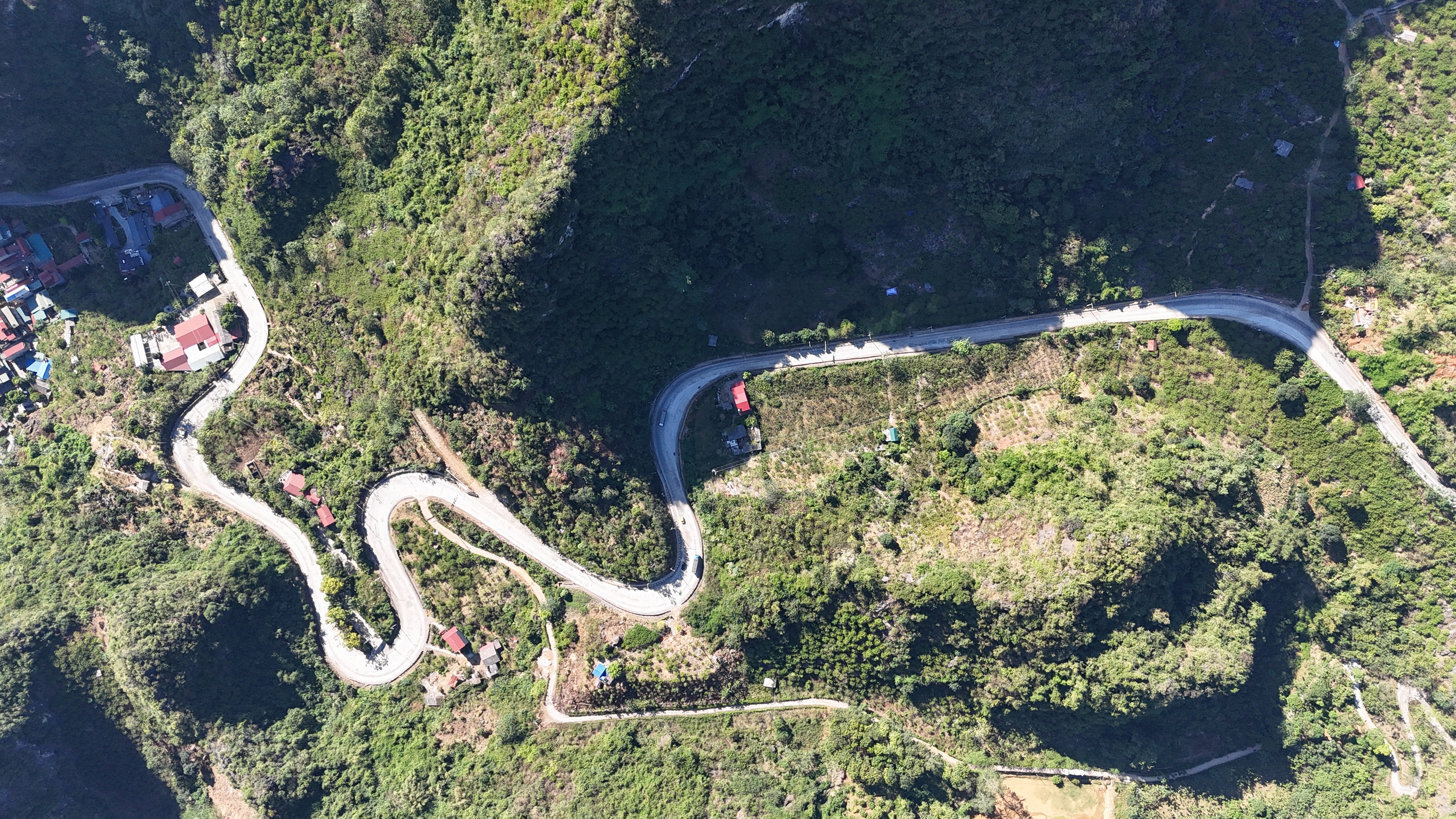 Hệ thống ATGT gi&uacute;p k&eacute;o giảm TNGT tại đ&egrave;o B&eacute;n ở Lạng Sơn- Ảnh 5.