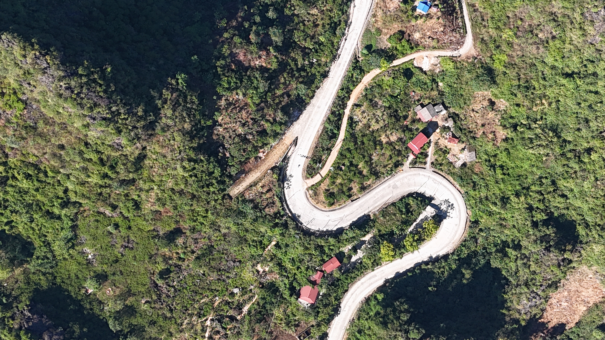 Hệ thống ATGT gi&uacute;p k&eacute;o giảm TNGT tại đ&egrave;o B&eacute;n ở Lạng Sơn- Ảnh 6.