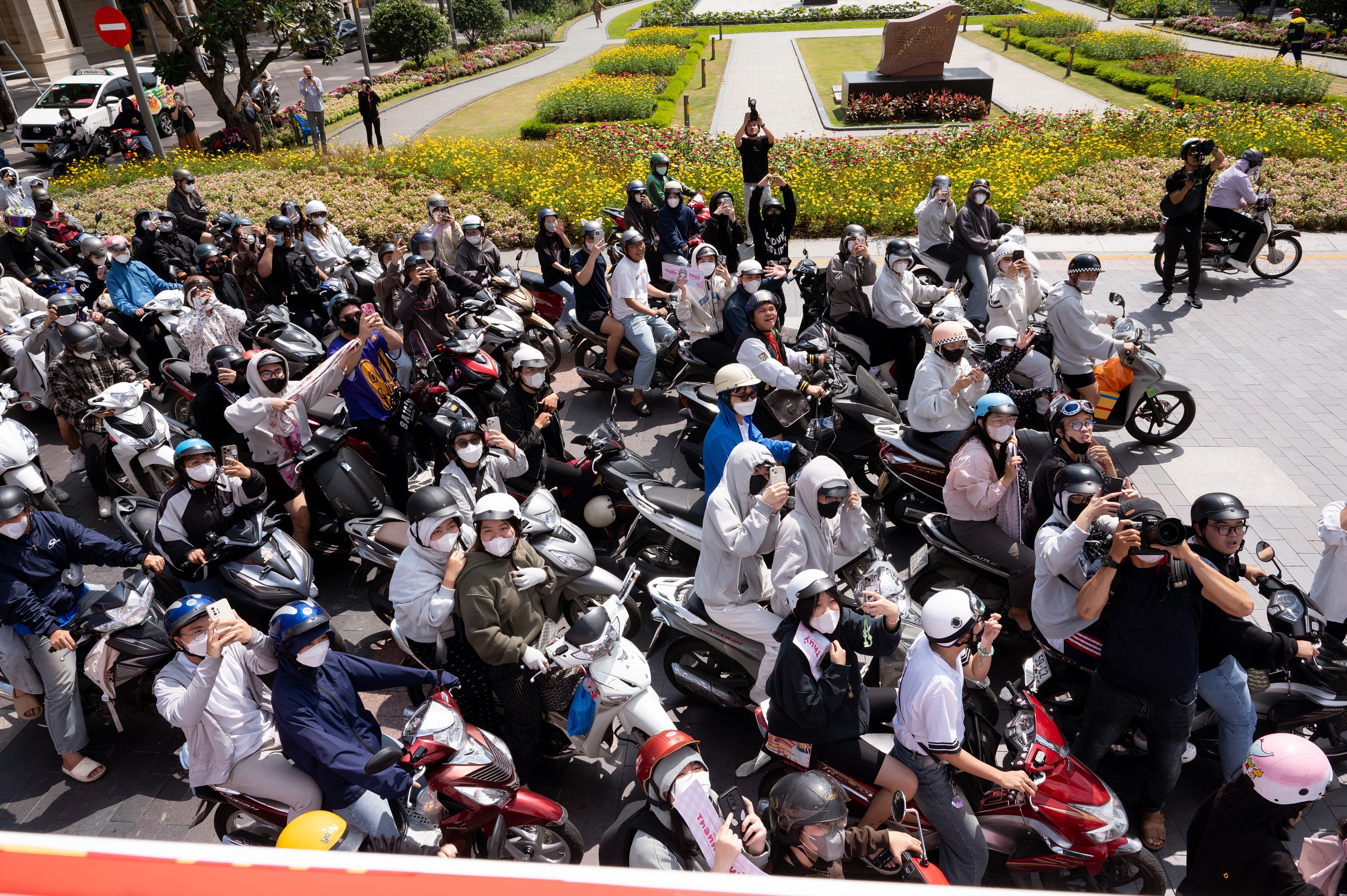 Vừa trở về, Hoa hậu Quốc tế Thanh Thủy đã muốn mang nguồn nước sạch đến cho bà con- Ảnh 12. Vừa trở về, Hoa hậu Quốc tế Thanh Thủy đã muốn mang nguồn nước sạch đến cho bà con- Ảnh 12.