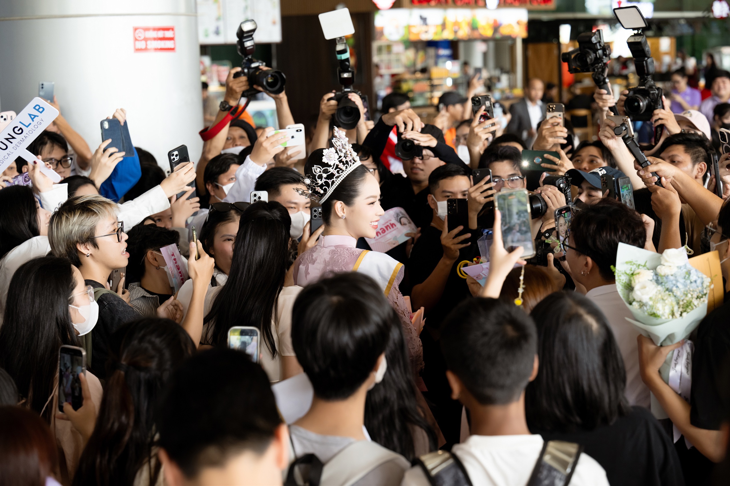 Vừa trở về, Hoa hậu Quốc tế Thanh Thủy đã muốn mang nguồn nước sạch đến cho bà con- Ảnh 3. Vừa trở về, Hoa hậu Quốc tế Thanh Thủy đã muốn mang nguồn nước sạch đến cho bà con- Ảnh 3.