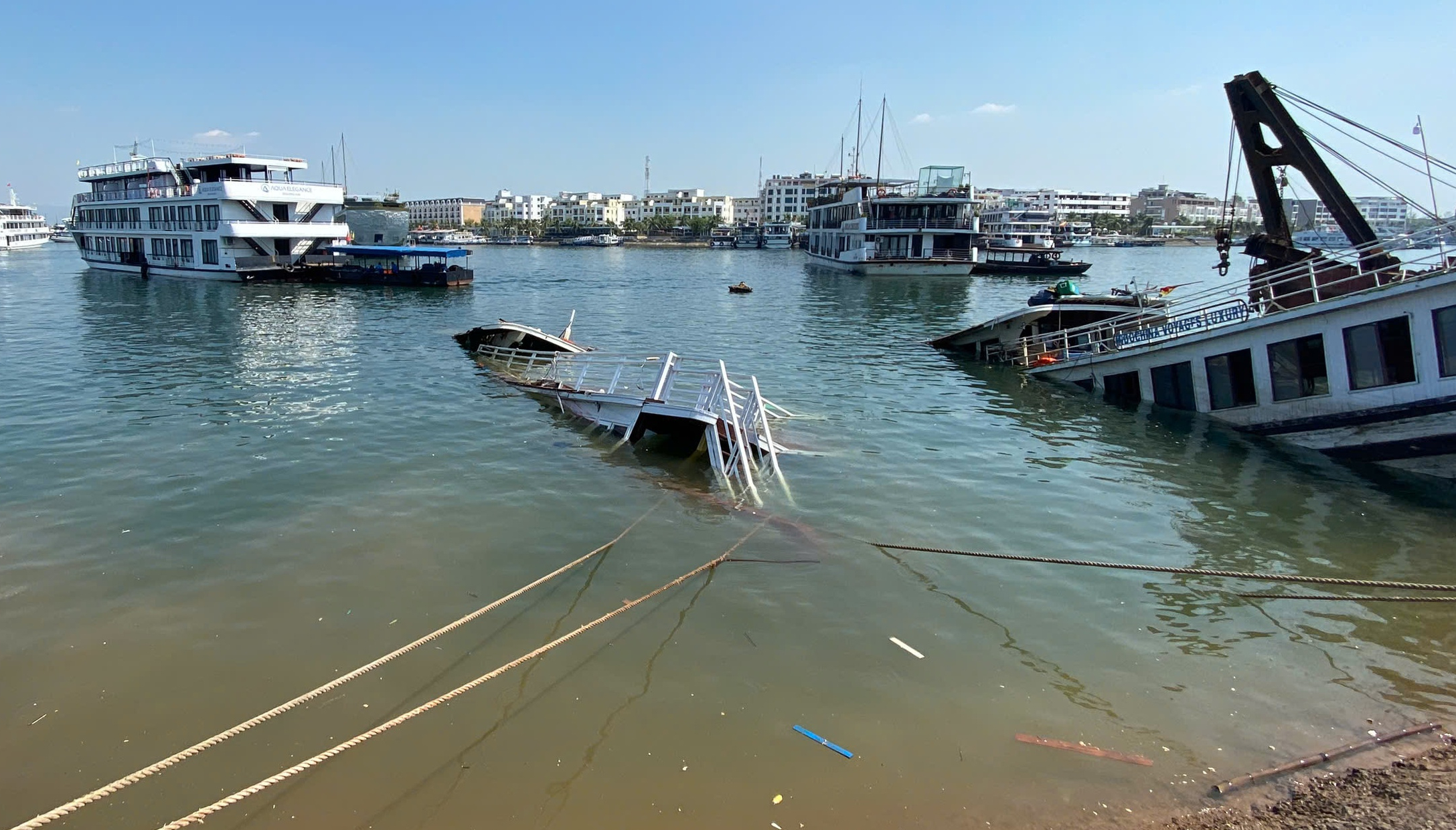 Lộ tr&igrave;nh "khai tử" t&agrave;u vỏ gỗ tr&ecirc;n vịnh Hạ Long- Ảnh 2.