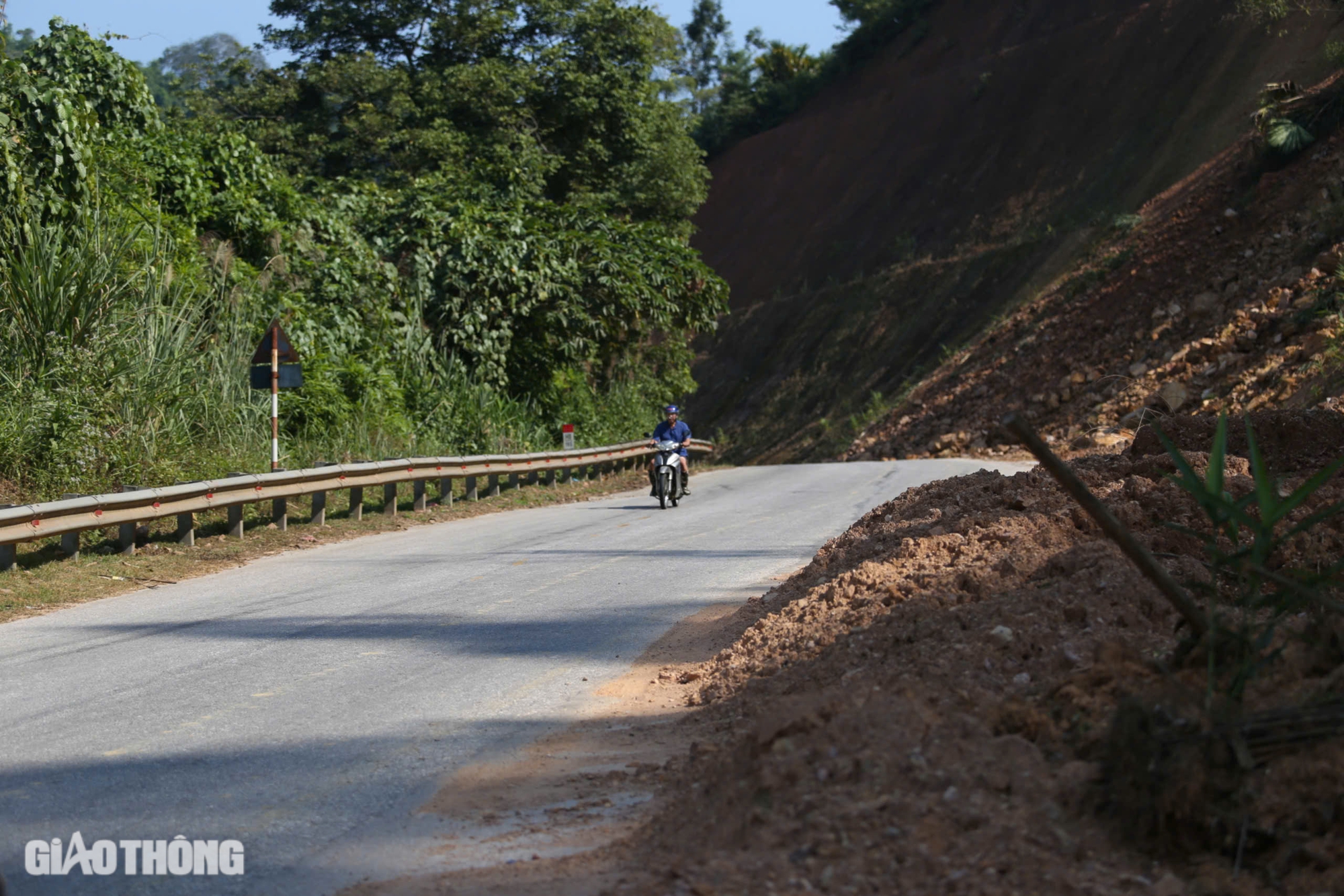 V&igrave; sao h&agrave;ng loạt điểm sạt lở ở Bắc Kạn chưa được khắc phục?- Ảnh 1.