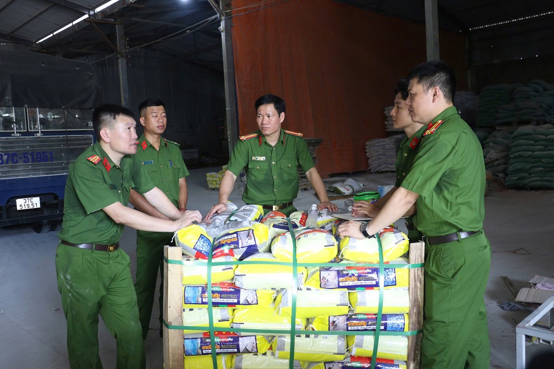 Một gi&aacute;m đốc doanh nghiệp bị khởi tố v&igrave; x&acirc;m phạm quyền sở hữu c&ocirc;ng nghiệp- Ảnh 2.