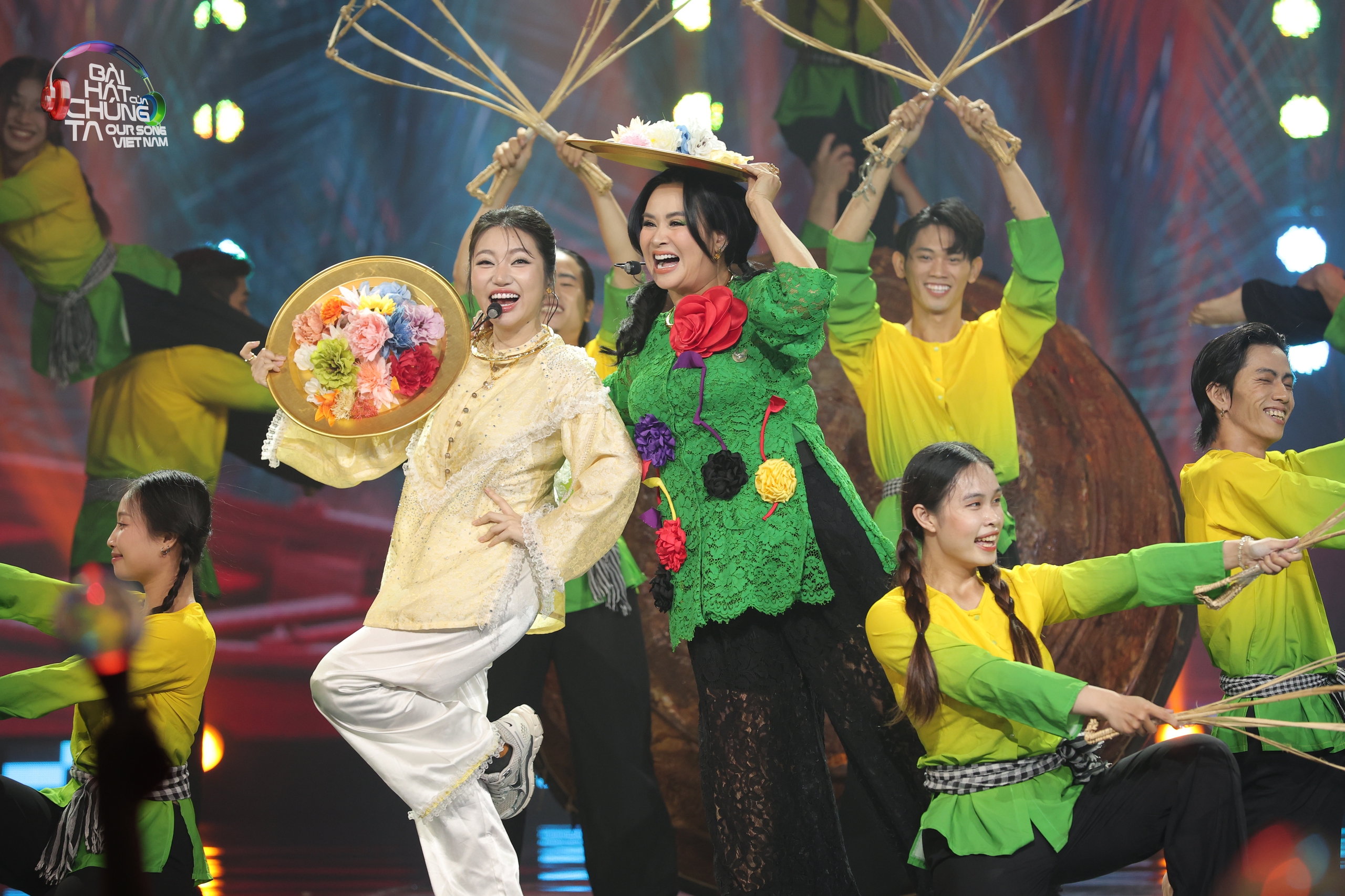 Diva Thanh Lam lần đầu nhảy hiphop khi h&aacute;t "&Aacute;o mới C&agrave; Mau"- Ảnh 4.