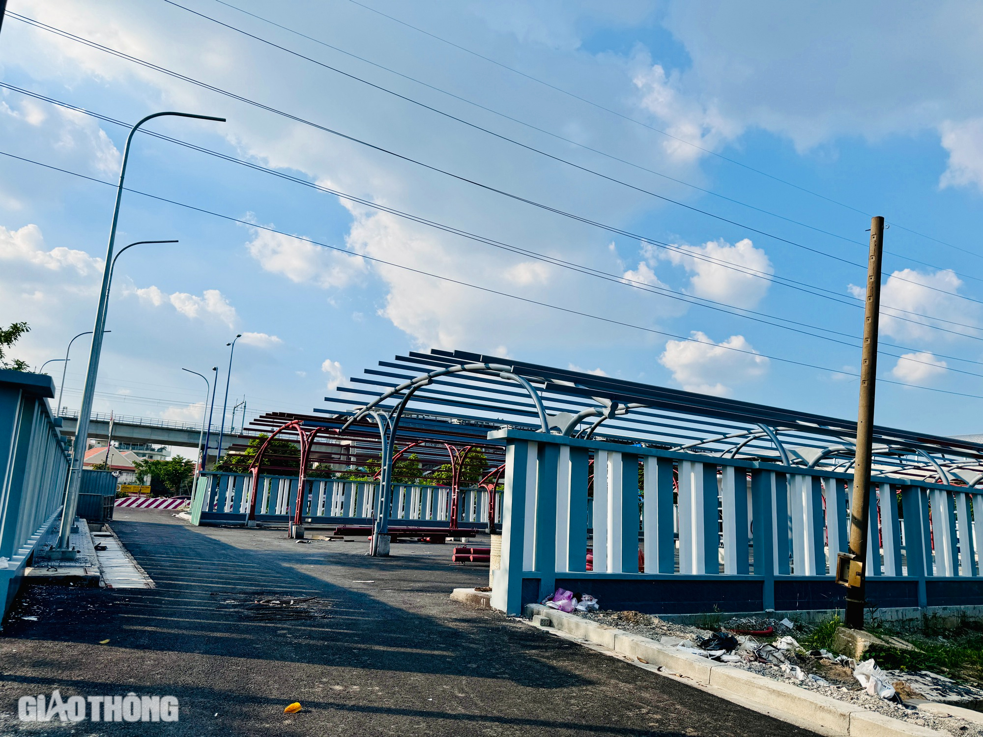 Cận cảnh c&aacute;c nh&agrave; ga metro số 1- Ảnh 22.