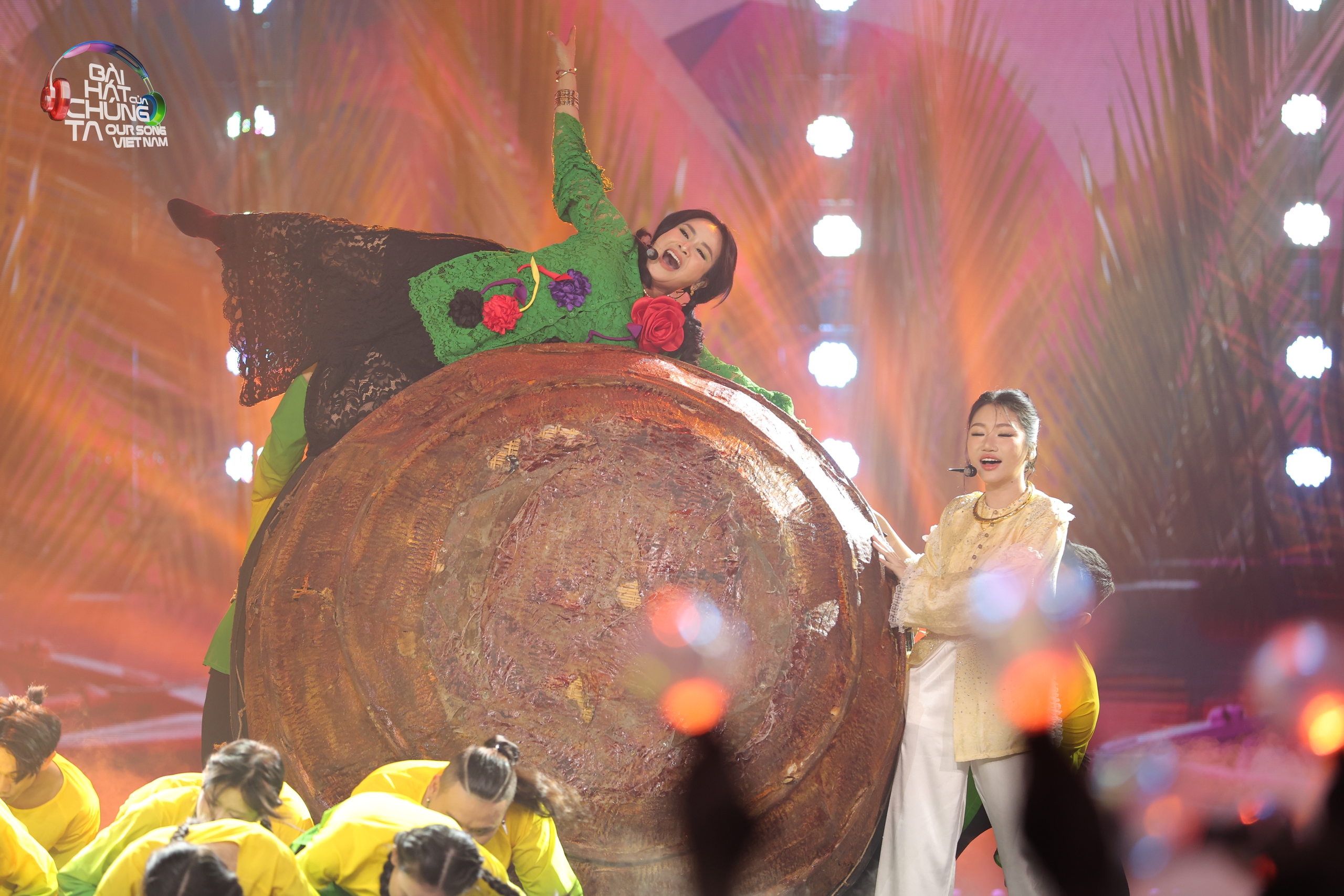 Diva Thanh Lam lần đầu nhảy hiphop khi h&aacute;t "&Aacute;o mới C&agrave; Mau"- Ảnh 5.