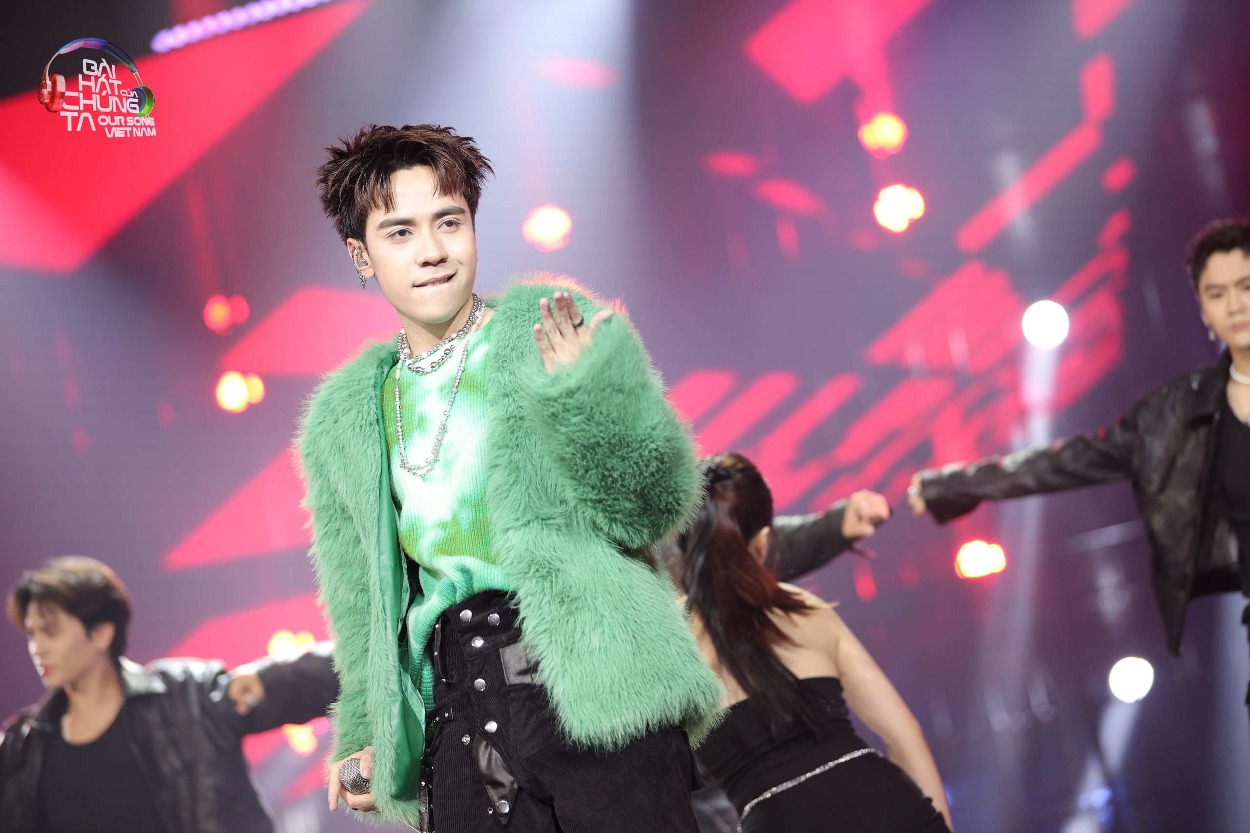 Diva Thanh Lam lần đầu nhảy hiphop khi h&aacute;t "&Aacute;o mới C&agrave; Mau"- Ảnh 1.