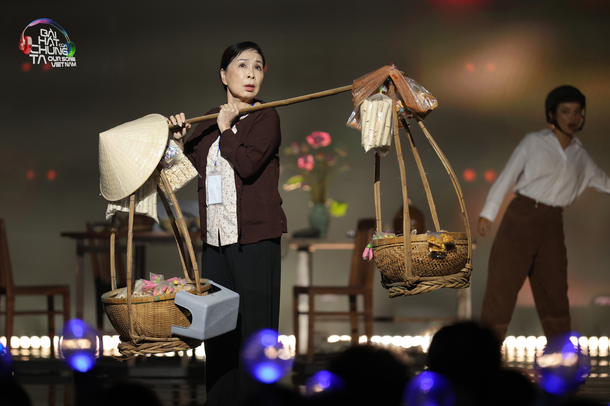 Diva Thanh Lam lần đầu nhảy hiphop khi h&aacute;t "&Aacute;o mới C&agrave; Mau"- Ảnh 6.