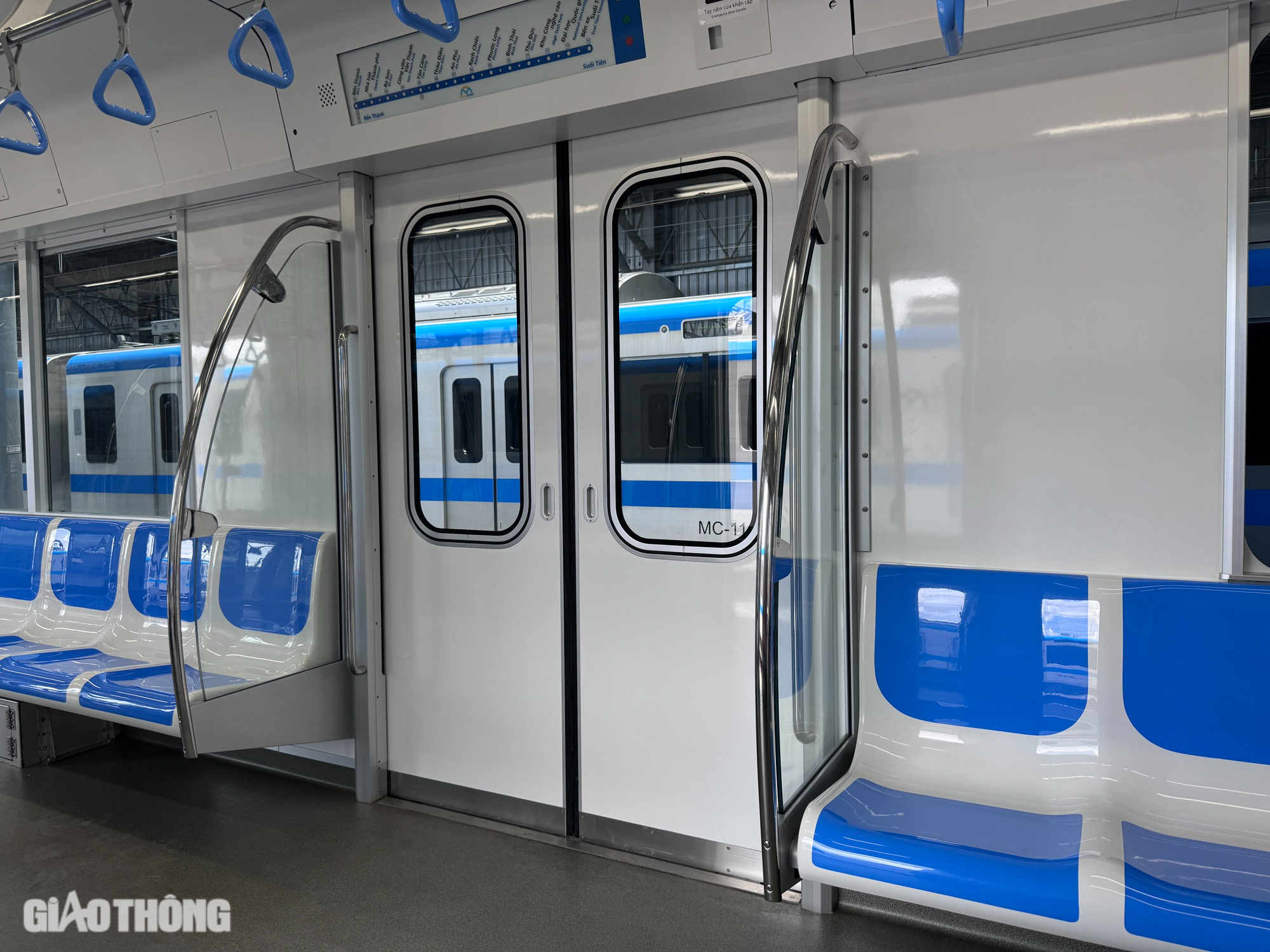 Cận cảnh c&aacute;c nh&agrave; ga metro số 1- Ảnh 33.