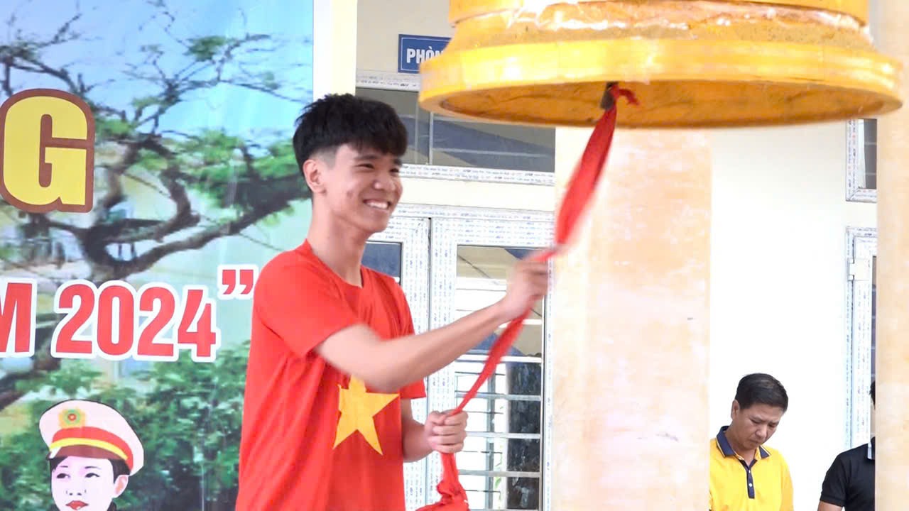 Th&aacute;i B&igrave;nh: Học sinh thi Rung chu&ocirc;ng v&agrave;ng về ATGT- Ảnh 3.